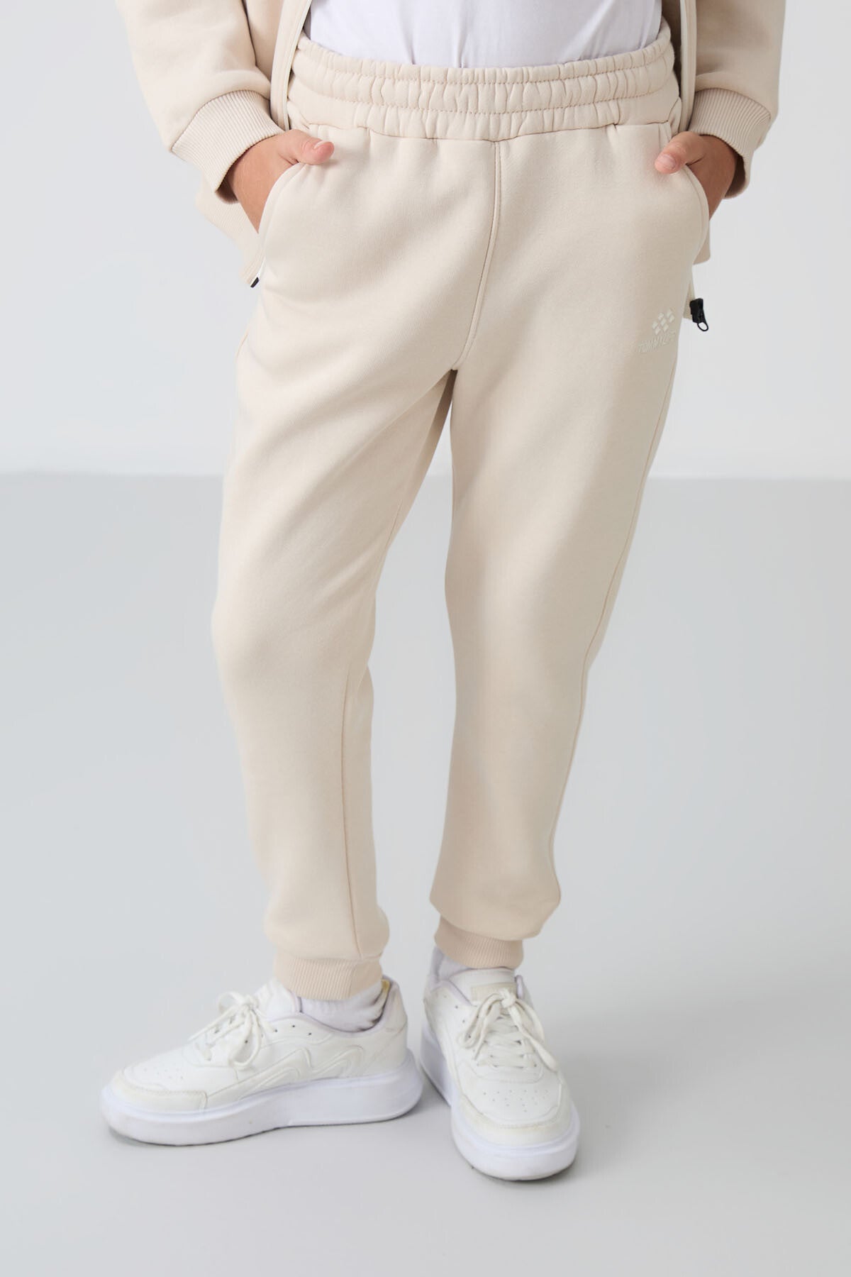 Bej Pamuklu Kalın İçi Tüylü Yumuşak Dokulu Standart Fit Nakışlı Erkek Çocuk Eşofman Takım - 11256