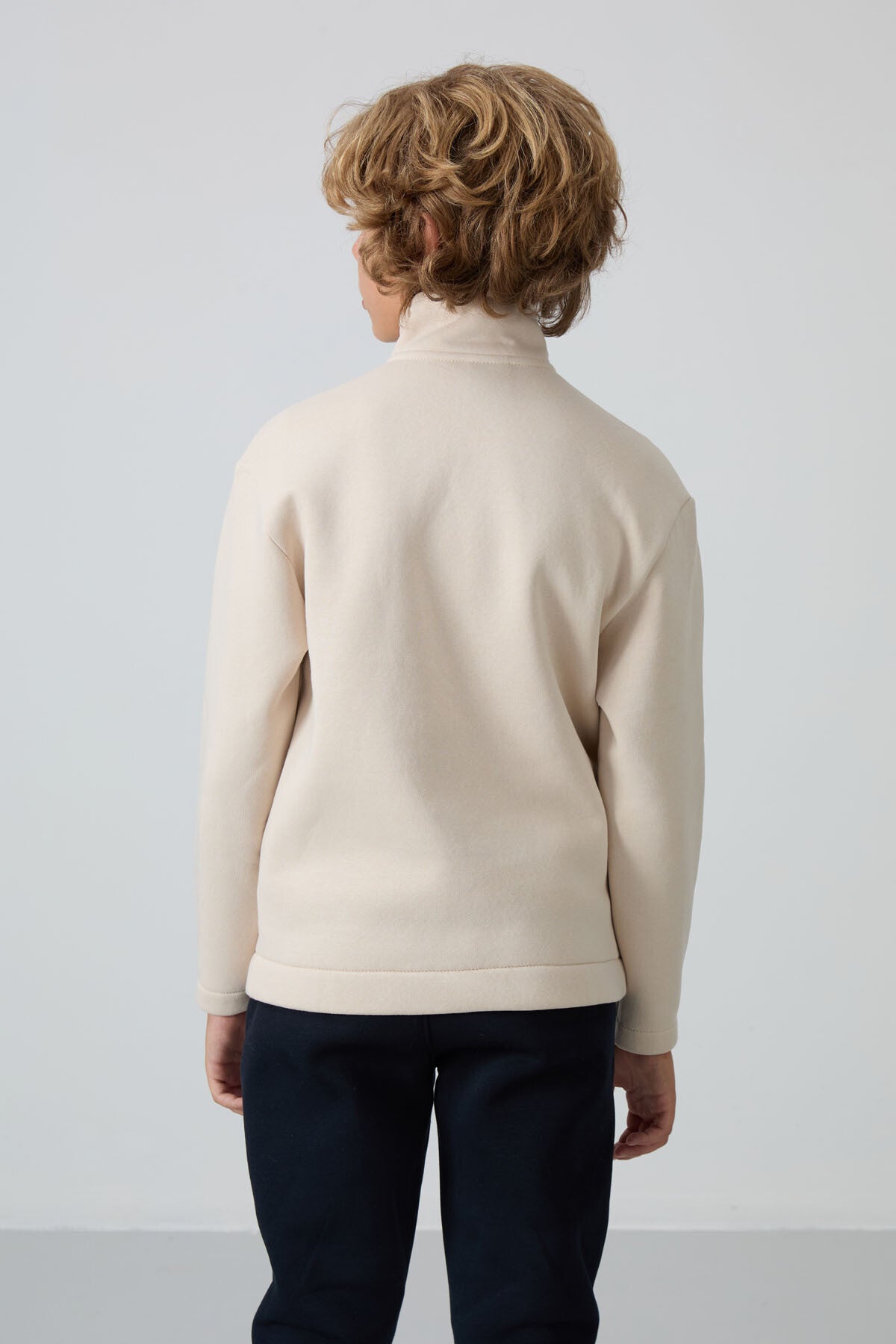 Bej Pamuklu Kalın İçi Tüylü Yumuşak Dokulu Standart Fit Nakışlı Erkek Çocuk Sweatshirt - 11245