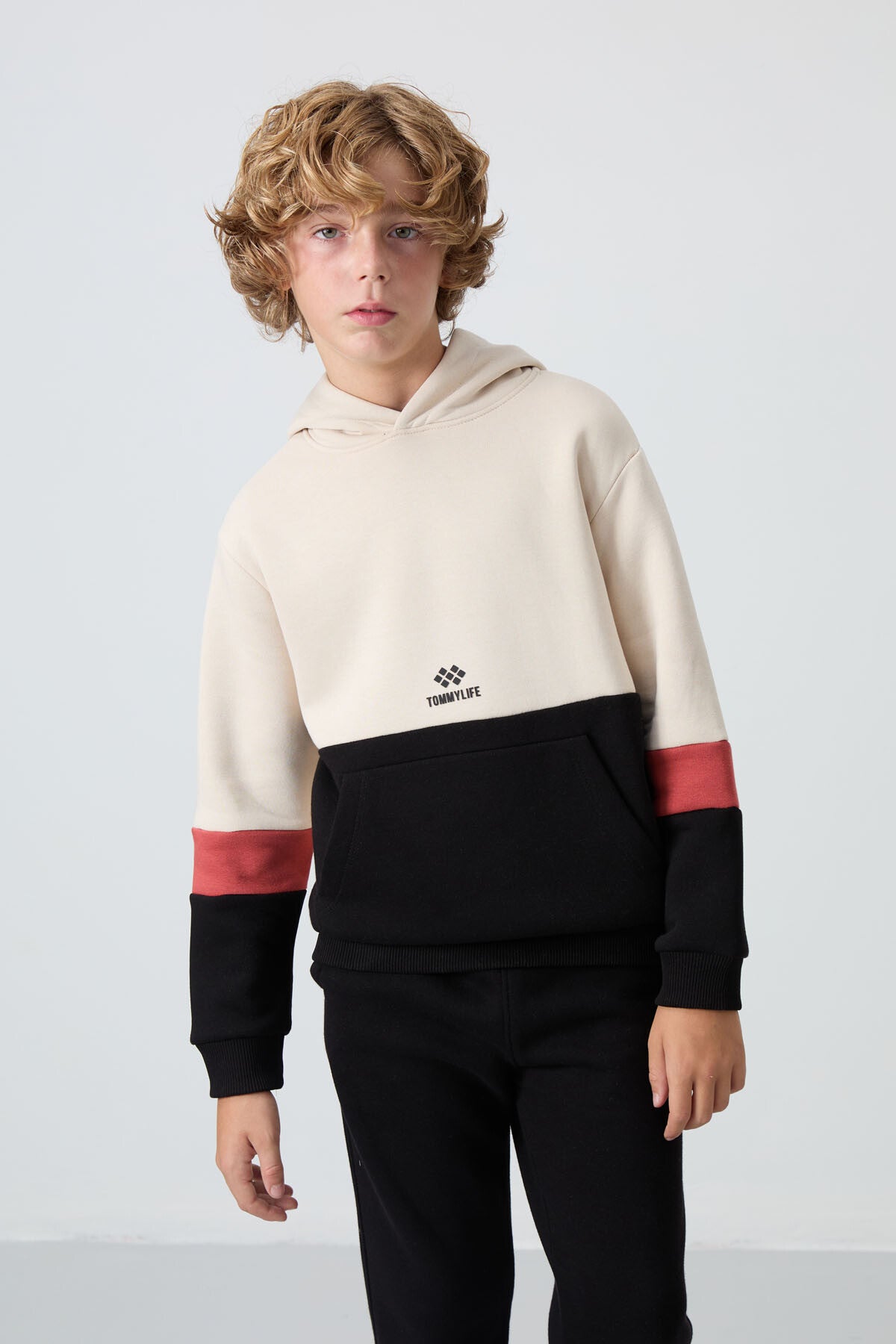 Bej-Siyah Pamuklu Kalın İçi Tüylü Standart Fit Nakışlı Erkek Çocuk Eşofman Takım - 11255