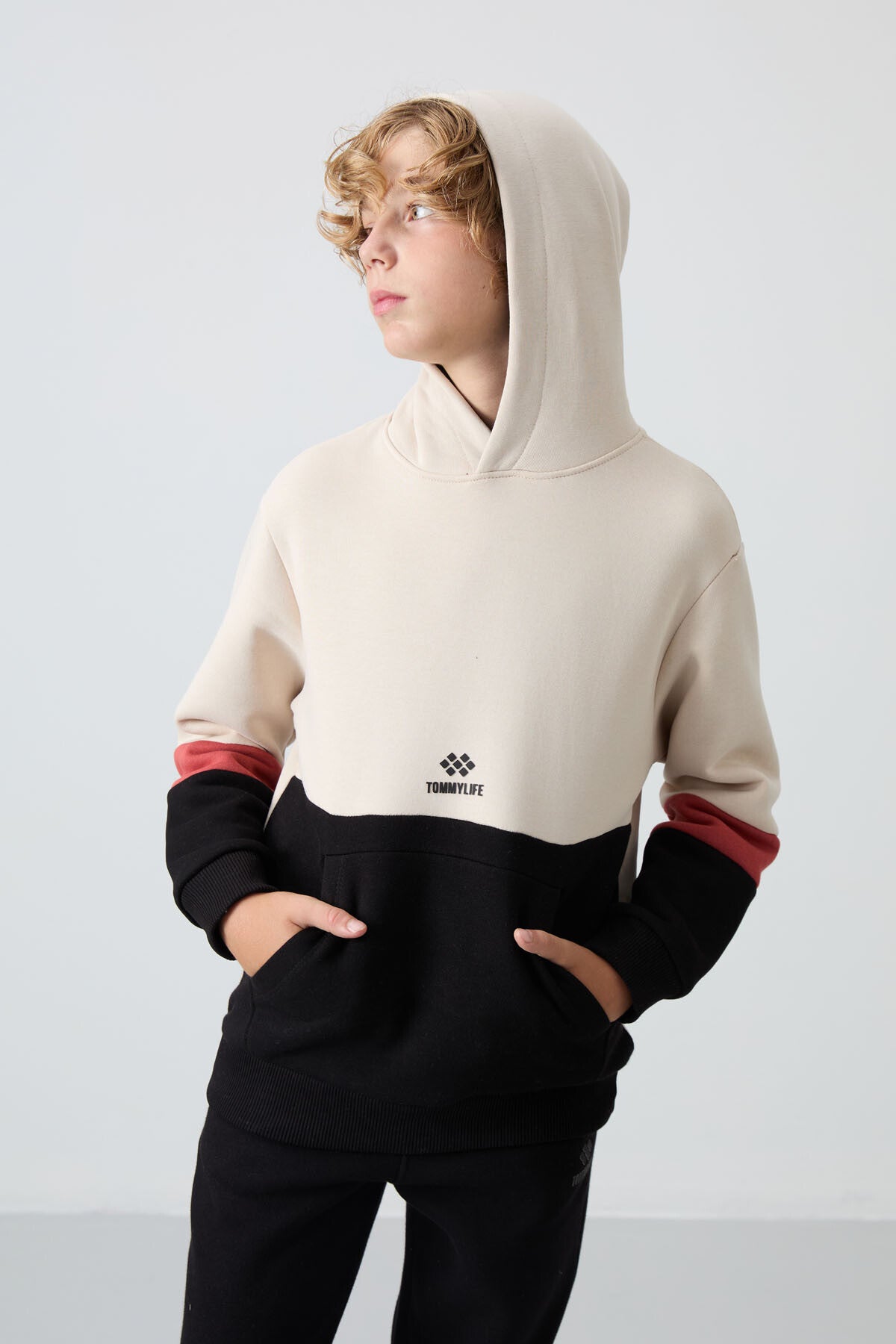 Bej-Siyah Pamuklu Kalın İçi Tüylü Standart Fit Nakışlı Erkek Çocuk Eşofman Takım - 11255