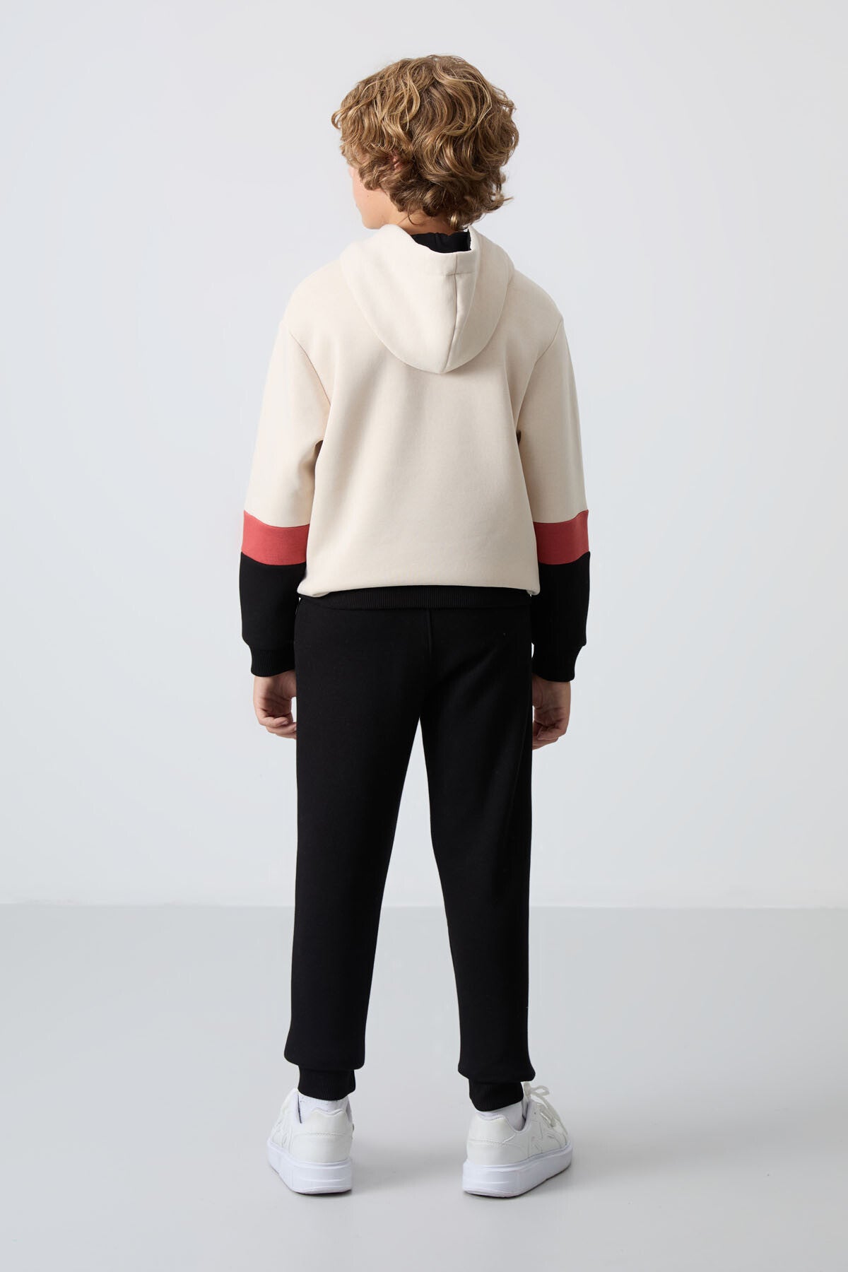 Bej-Siyah Pamuklu Kalın İçi Tüylü Standart Fit Nakışlı Erkek Çocuk Eşofman Takım - 11255