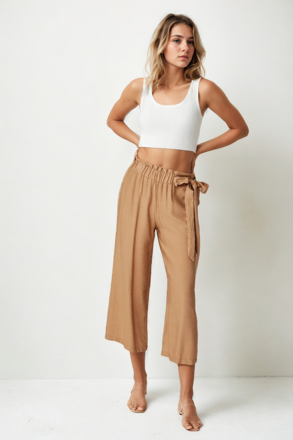 Belde Kuşak Detaylı Geniş Paça Pantolon