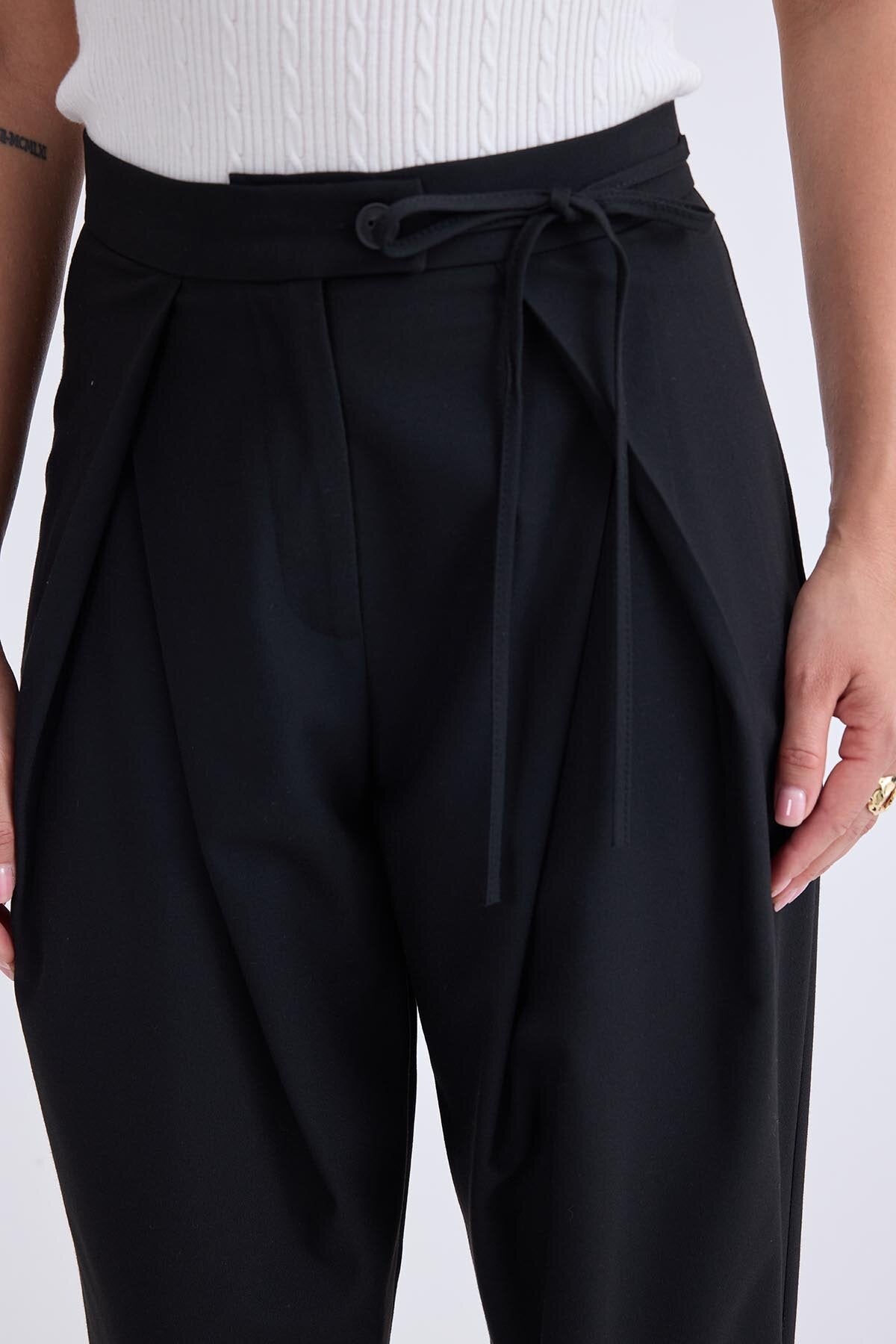 Beli Bağcıklı Geniş Paça Pantolon