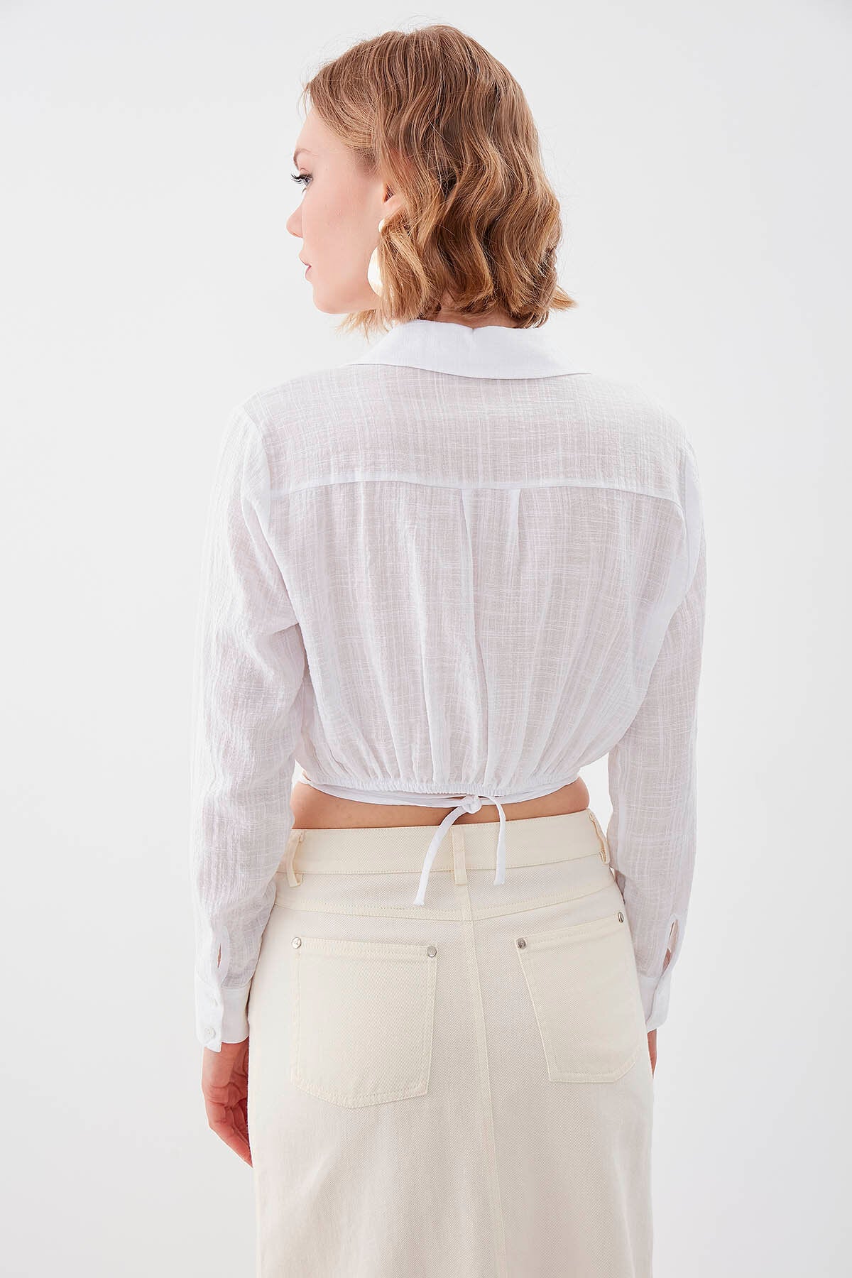 Beli Halka Detaylı V Yaka Lastikli Crop Bluz