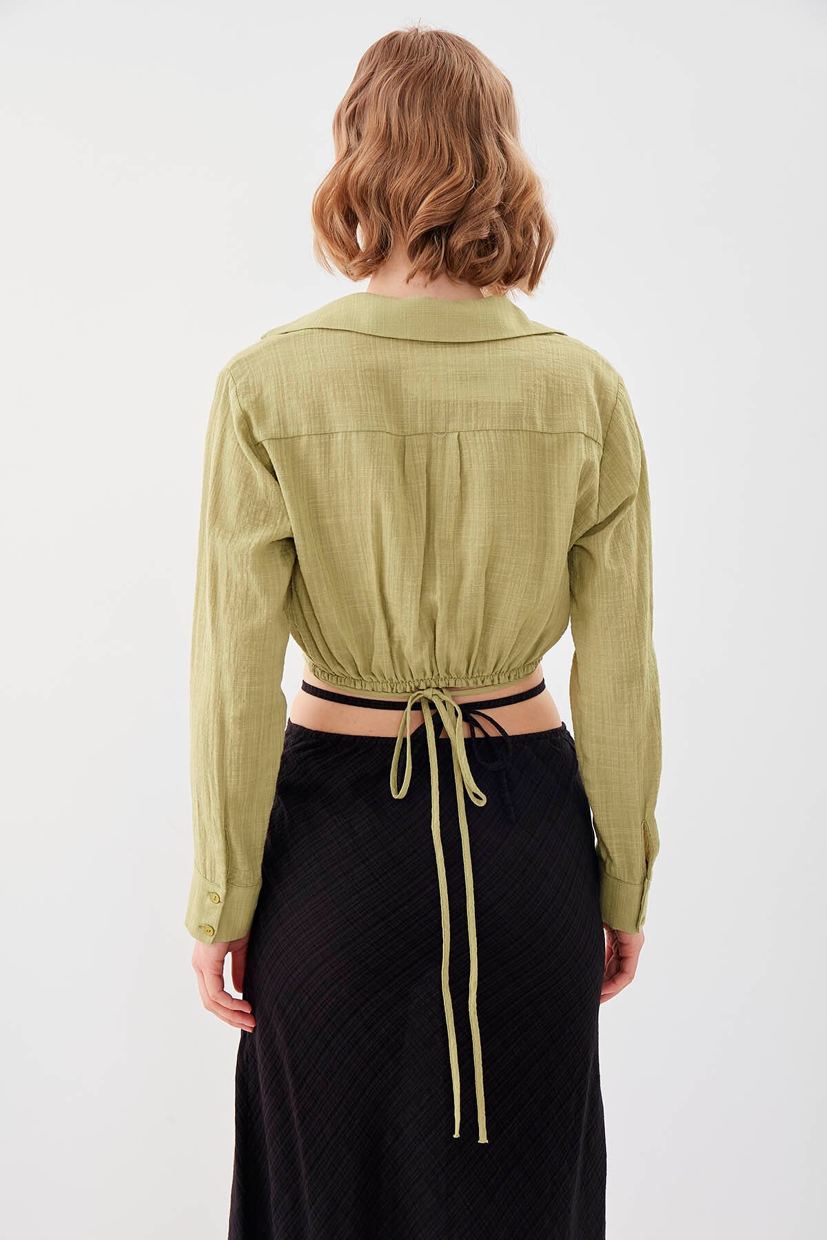 Beli Halka Detaylı V Yaka Lastikli Crop Bluz