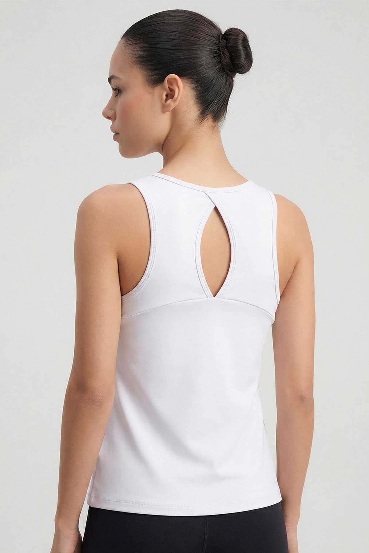 Beyaz Standart Fit Çapraz Sırt Detaylı Kadın Spor Atlet - 97296