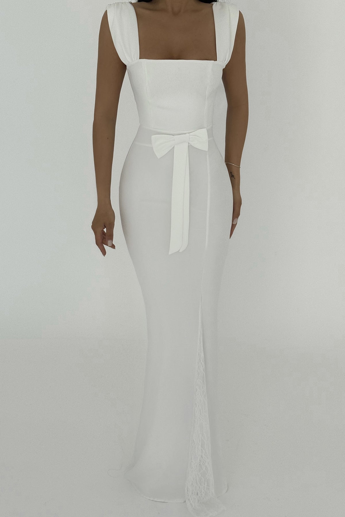 Beyaz Remmy Yırtmacı Dantel Detaylı Uzun Elbise ATE-2575