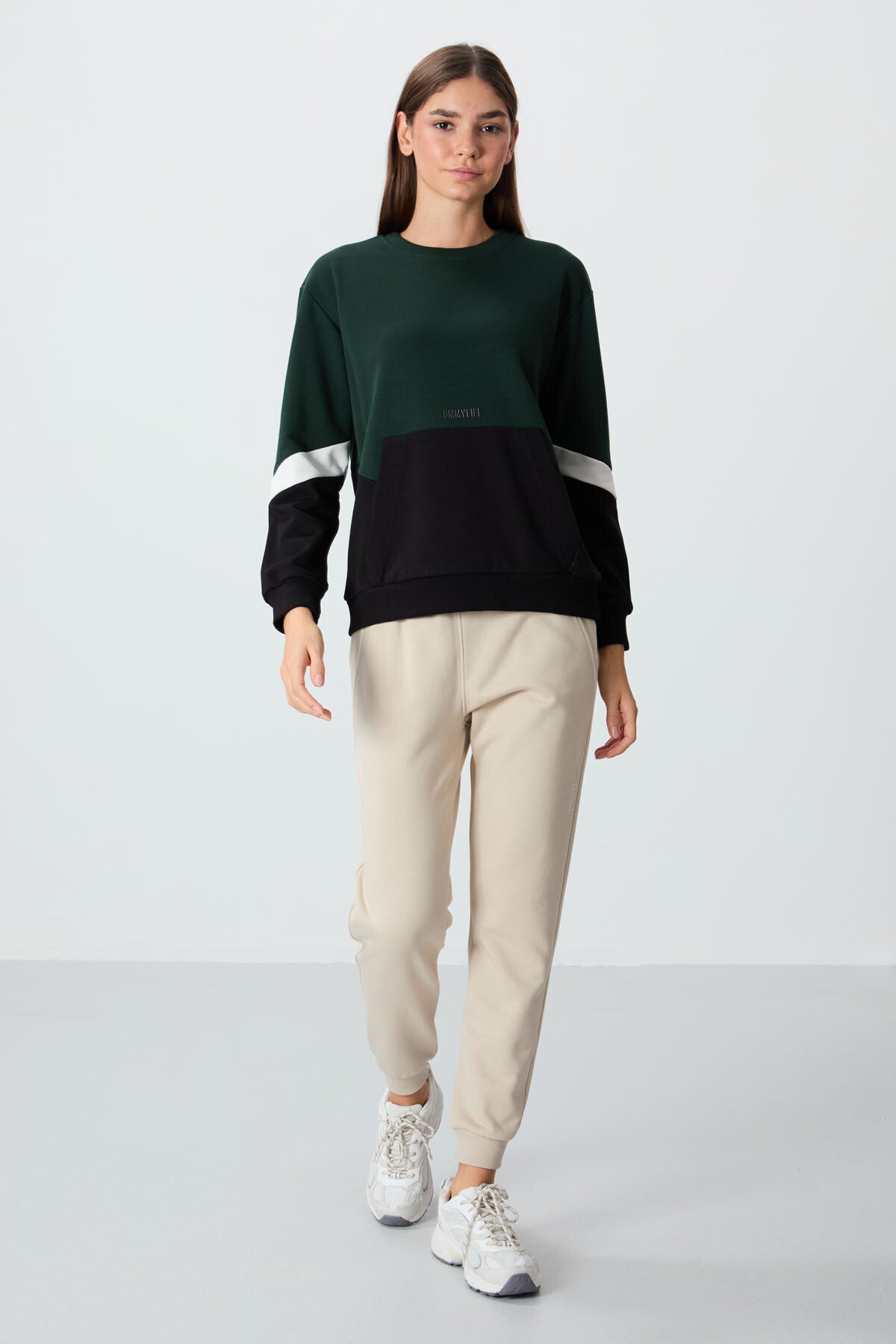 Çam Yeşili Kompakt Pamuklu Kalın Pürüzsüz Dokulu O Yaka Oversize Fit Kadın Sweatshirt - 97289