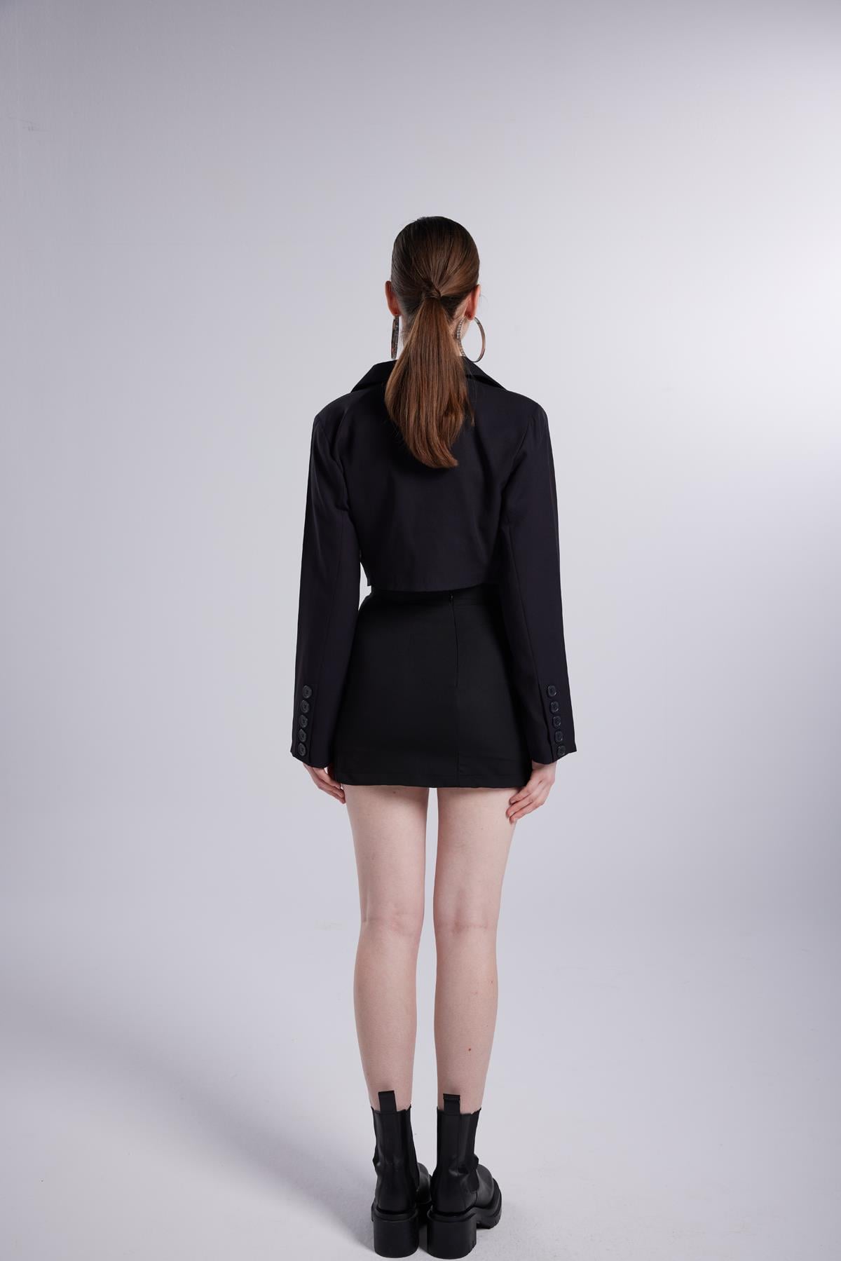 Vatkalı Atlas Kumaş Crop Model Panky Ceket Siyah