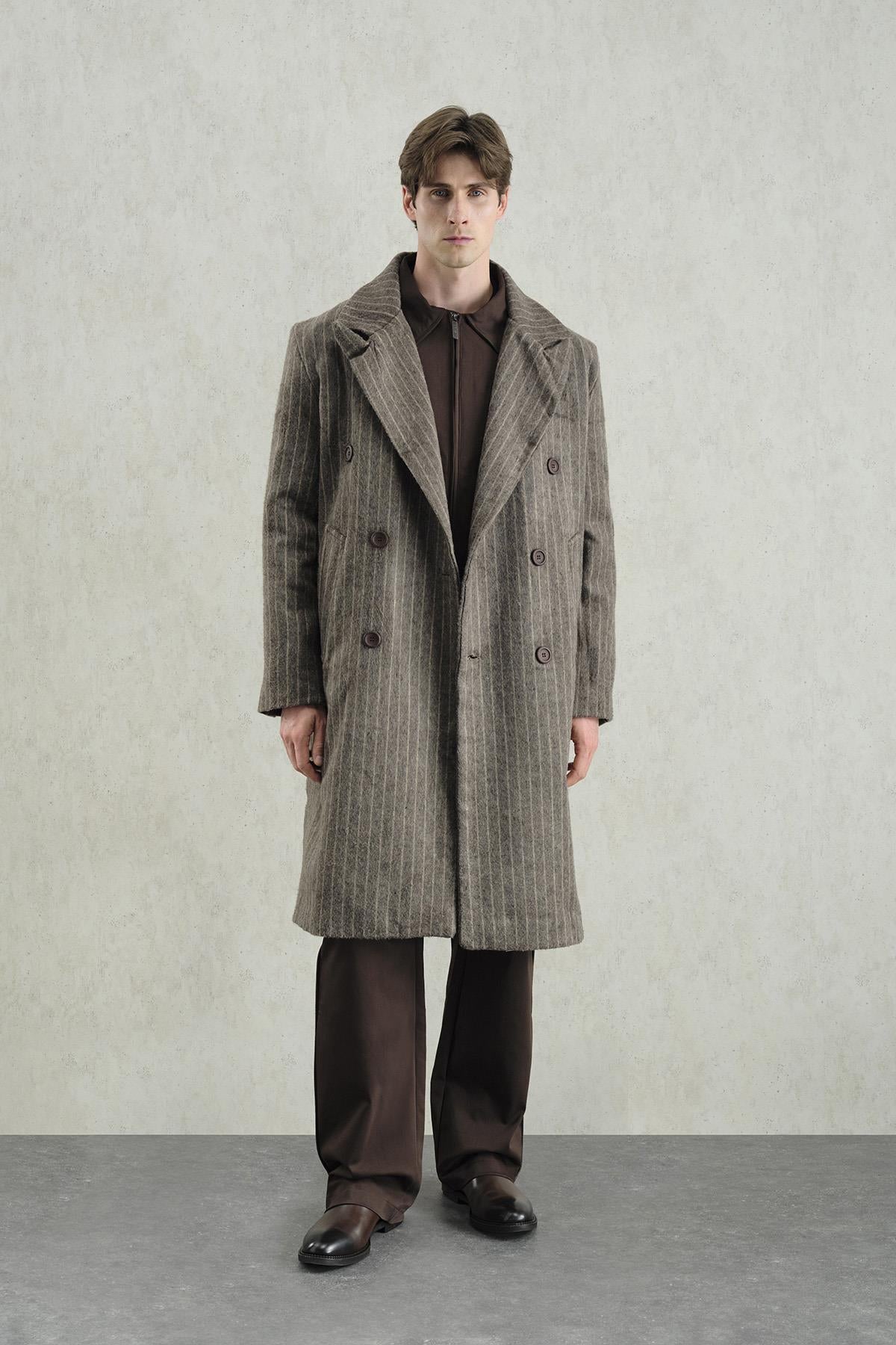 ÇİZGİLİ KAŞE KAHVERENGİ KABAN