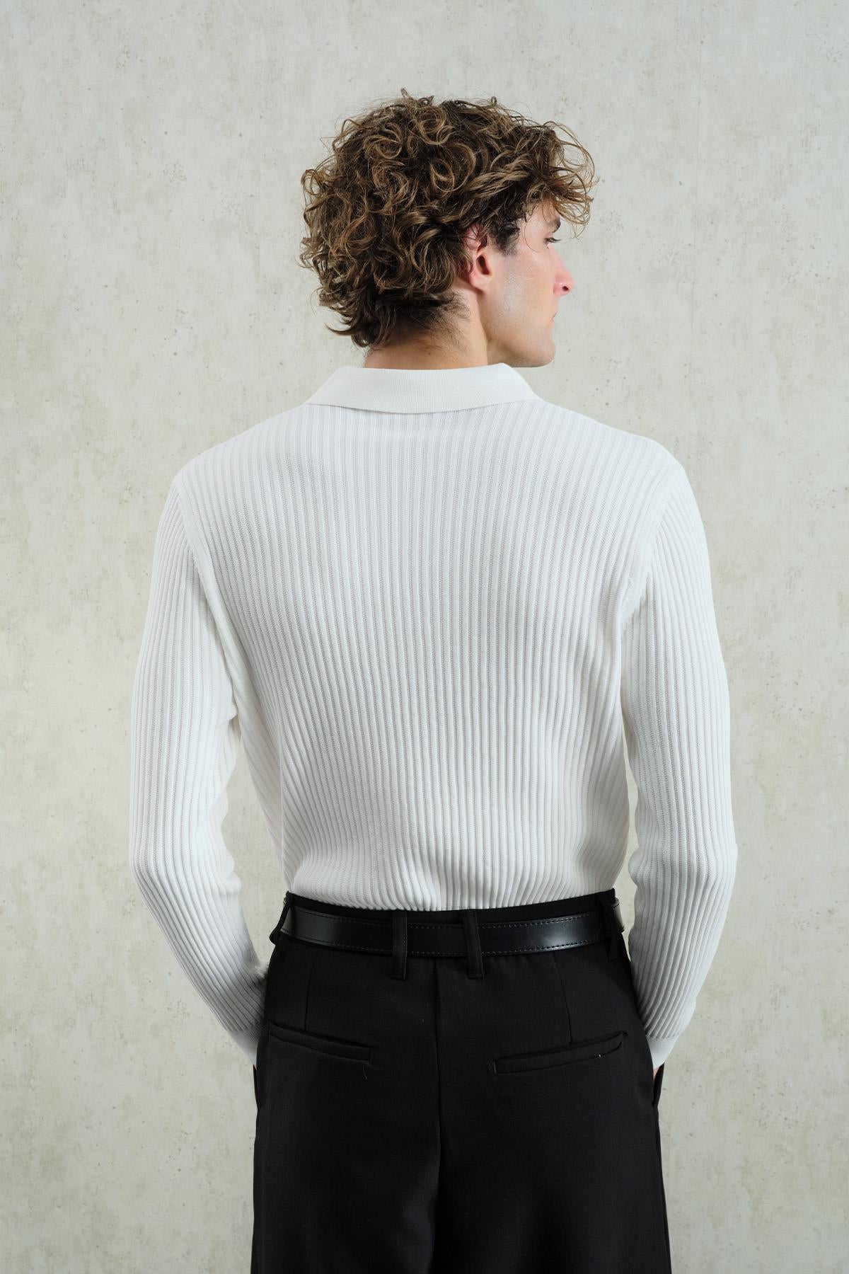 DAR KESİM DÜĞMELİ BEYAZ POLO YAKA TRİKO