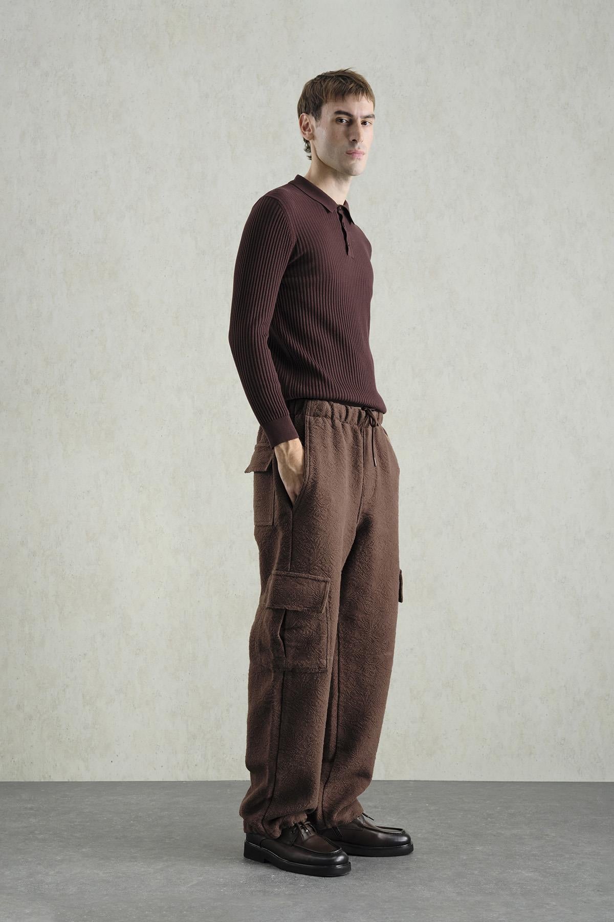 DAR KESİM DÜĞMELİ KAHVERENGİ POLO YAKA TRİKO