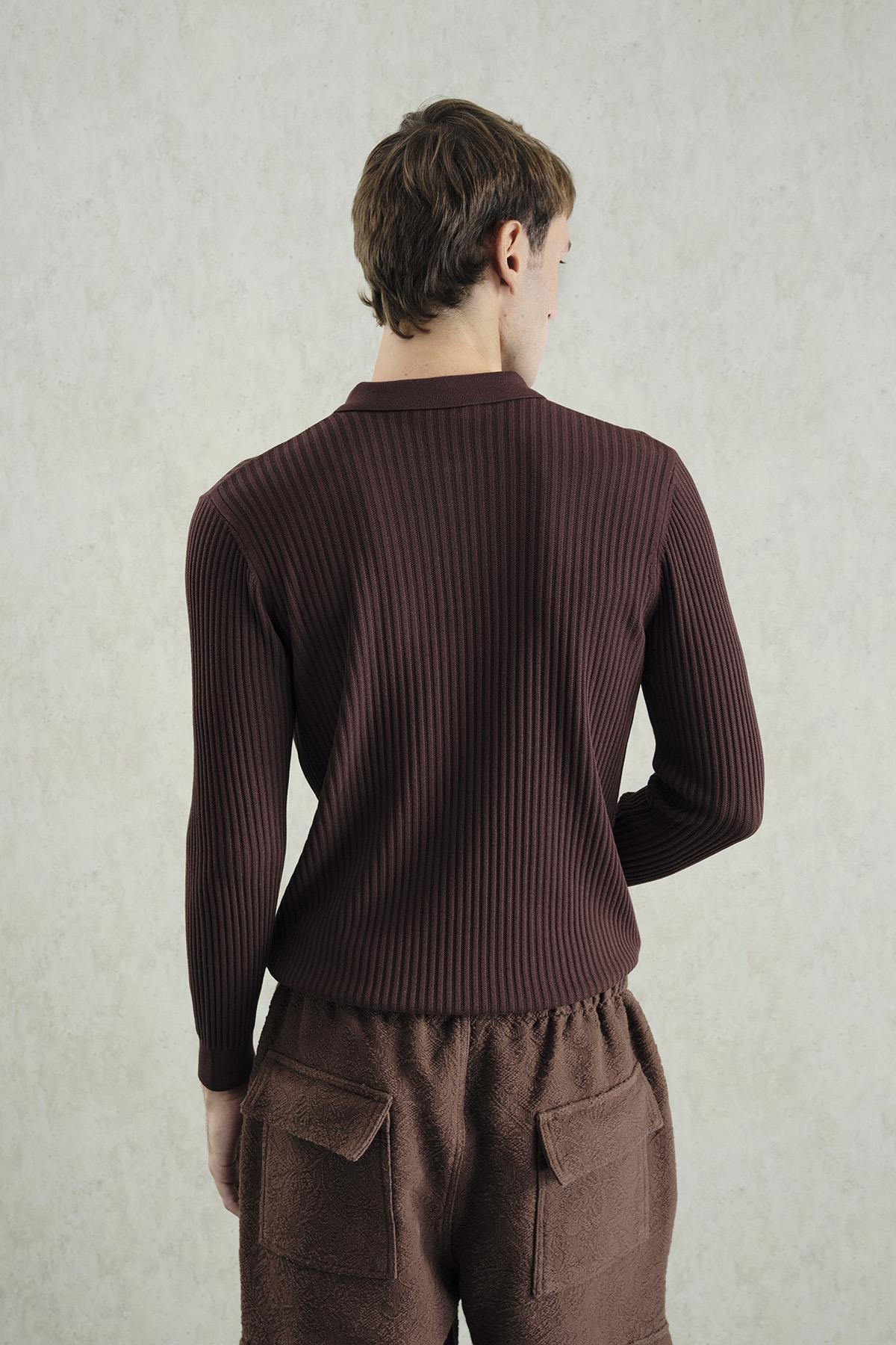 DAR KESİM DÜĞMELİ KAHVERENGİ POLO YAKA TRİKO