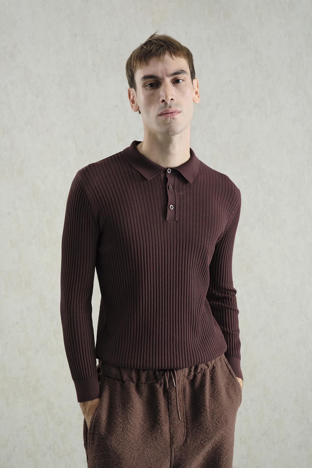 DAR KESİM DÜĞMELİ KAHVERENGİ POLO YAKA TRİKO