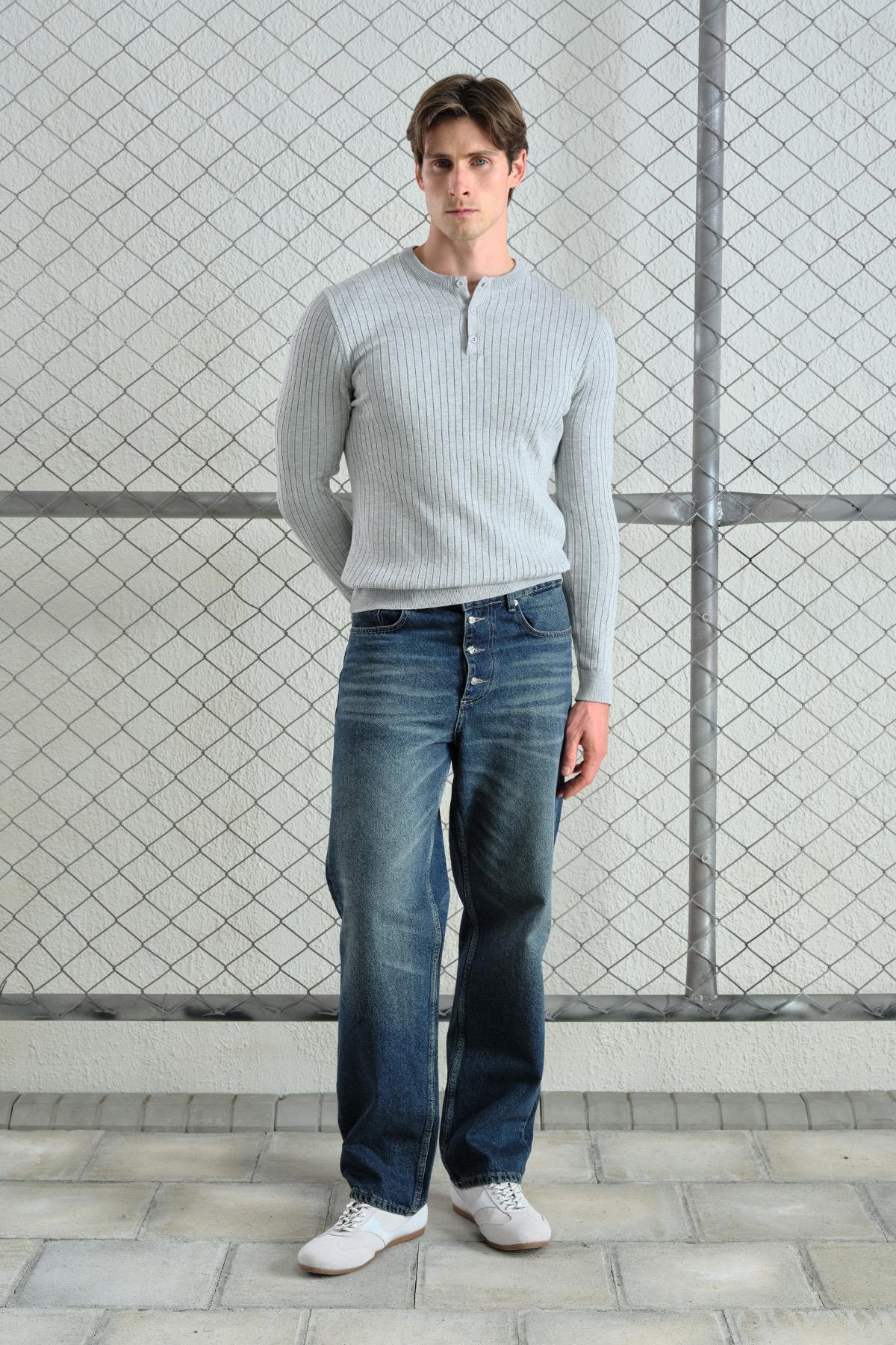 DAR KESİM DÜĞMELİ GRİ TRİKO