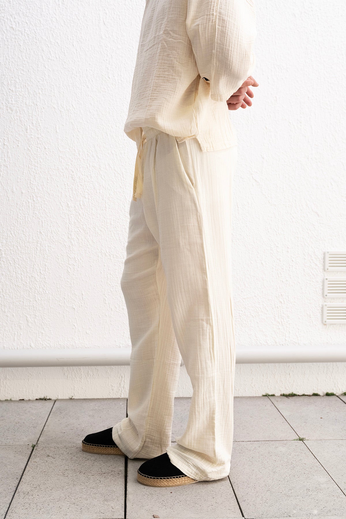 DÖKÜMLÜ BAĞCIK DETAYLI BEJ PANTOLON - BEJ L