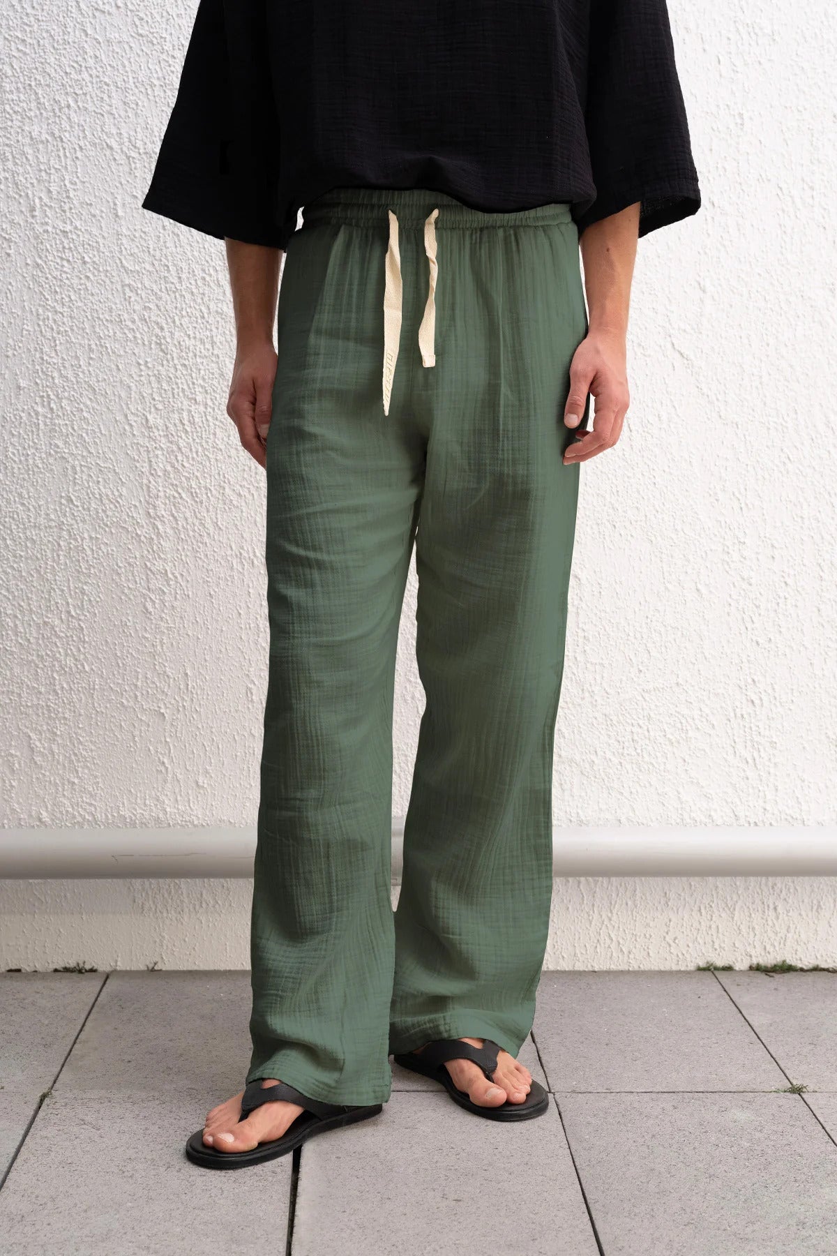 DÖKÜMLÜ BAĞCIK DETAYLI HAKİ PANTOLON