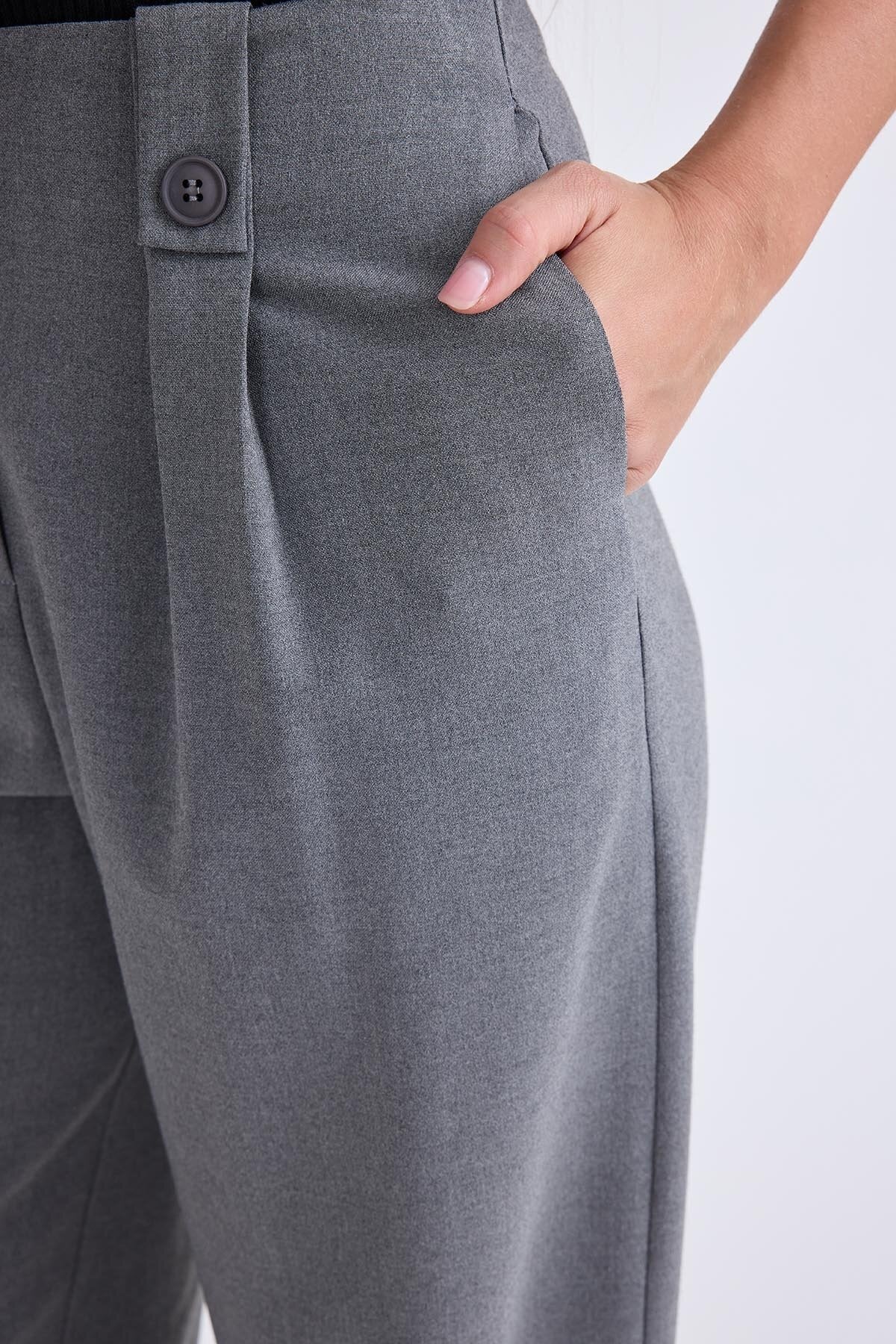 Düğme Detaylı Geniş Paça Pantolon