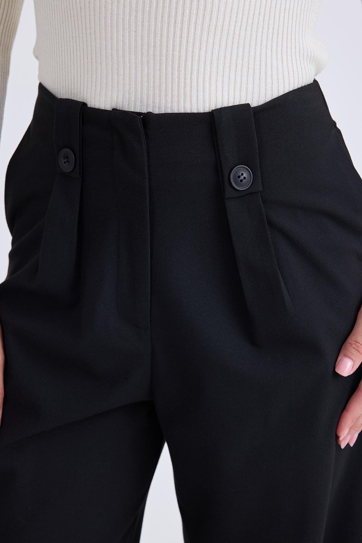 Düğme Detaylı Geniş Paça Pantolon