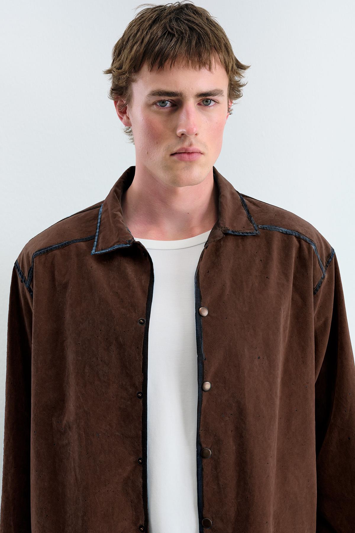 EFEKTLİ KADİFE KAPLAMA DENIM KAHVERENGİ GÖMLEK