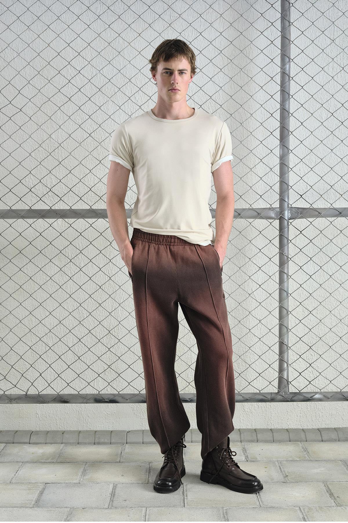 EFEKTLİ LOGO DETAYLI KAHVERENGİ PANTOLON