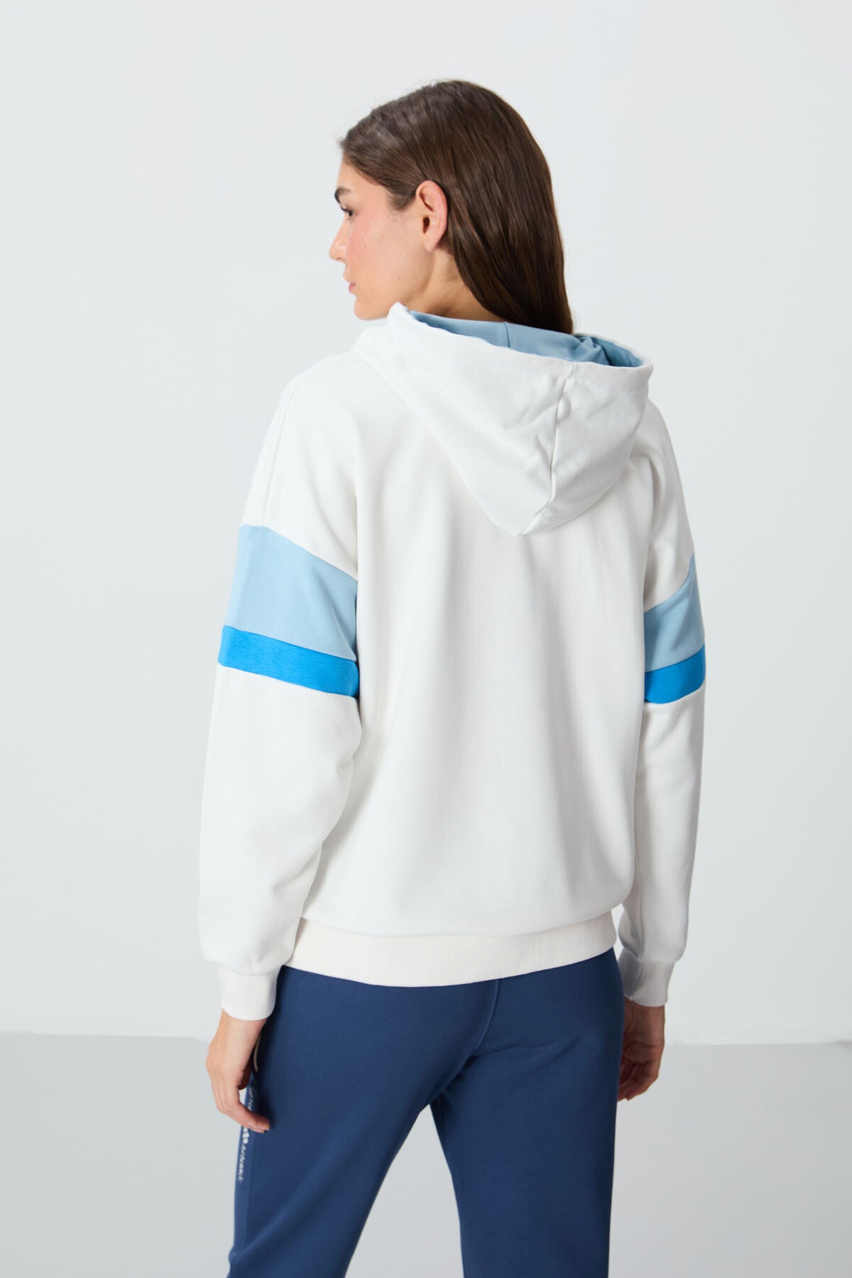 Ekru Kompakt Pamuklu Kalın Pürüzsüz Dokulu Kapüşonlu Oversize Fit Kadın Sweatshirt - 97290