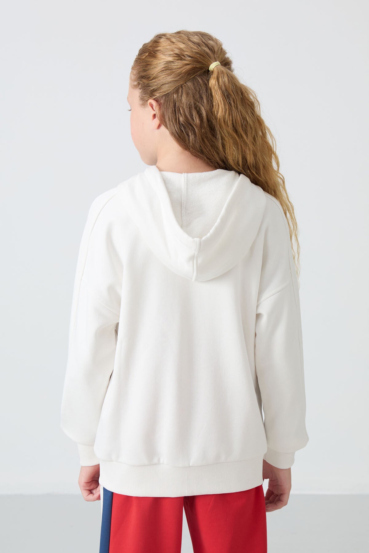 Ekru Pamuklu İçi Tüylü Yumuşak Dokulu Standart Fit Nakışlı Kız Çocuk Sweatshirt - 75149