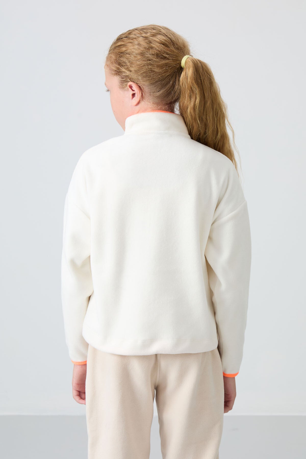 Ekru Kalın Yumuşak Dokulu Standart Fit Nakışlı Polar Kız Çocuk Sweatshirt - 75151