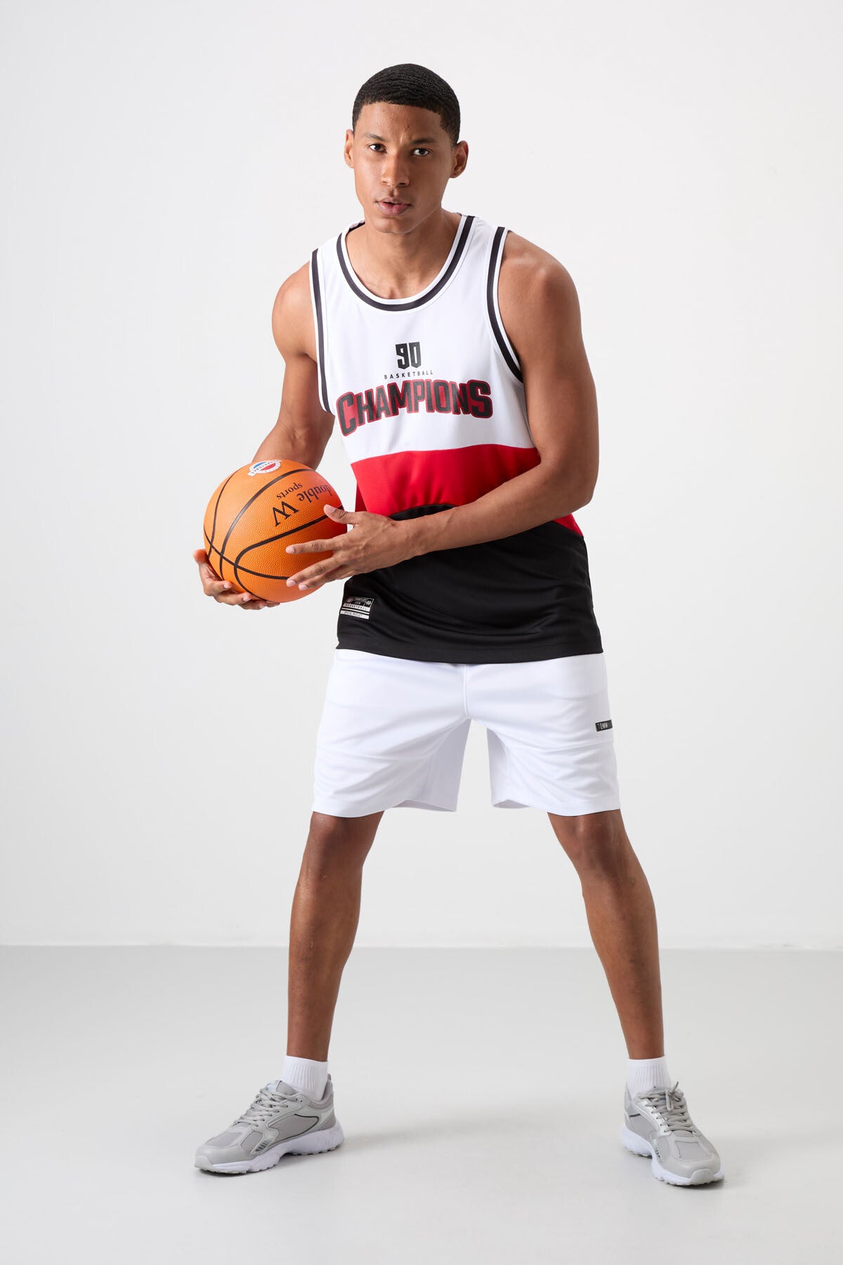 Siyah Nefes Alan Dokulu İnce Esnek Standart Fit Erkek Basketbol Atlet - 88395