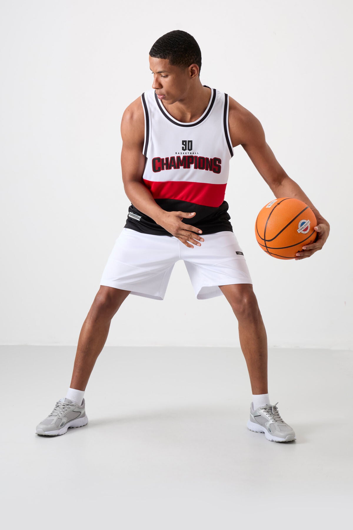 Siyah Nefes Alan Dokulu İnce Esnek Standart Fit Erkek Basketbol Atlet - 88395