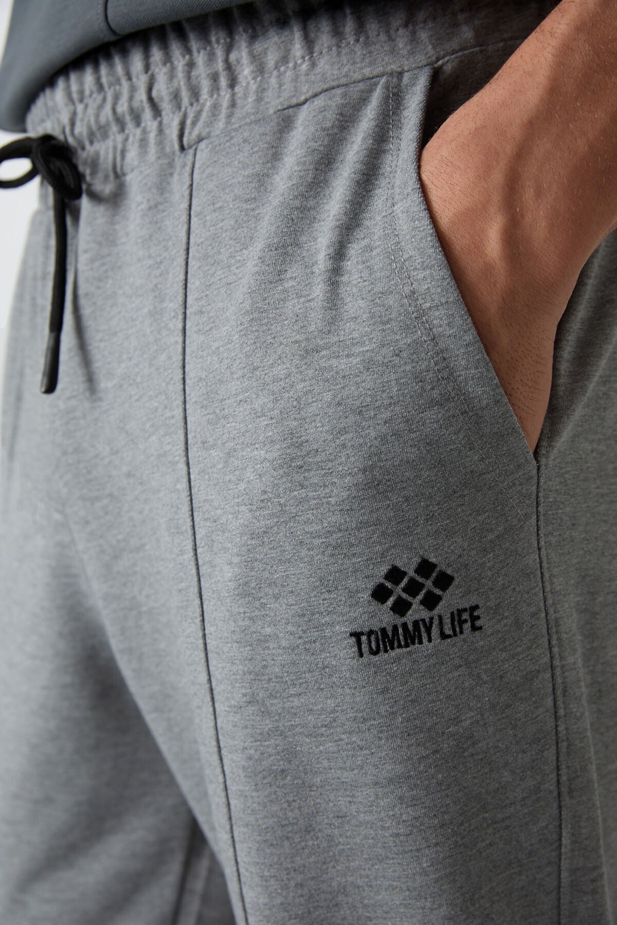 Gri Melanj Pamuklu Yumuşak Dokulu Comfort Fit Nakışlı Erkek Jogger - 82123