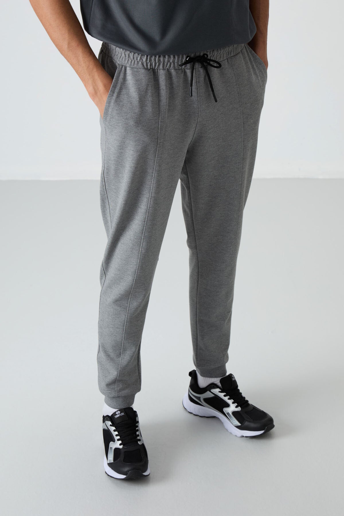 Gri Melanj Pamuklu Yumuşak Dokulu Comfort Fit Nakışlı Erkek Jogger - 82123