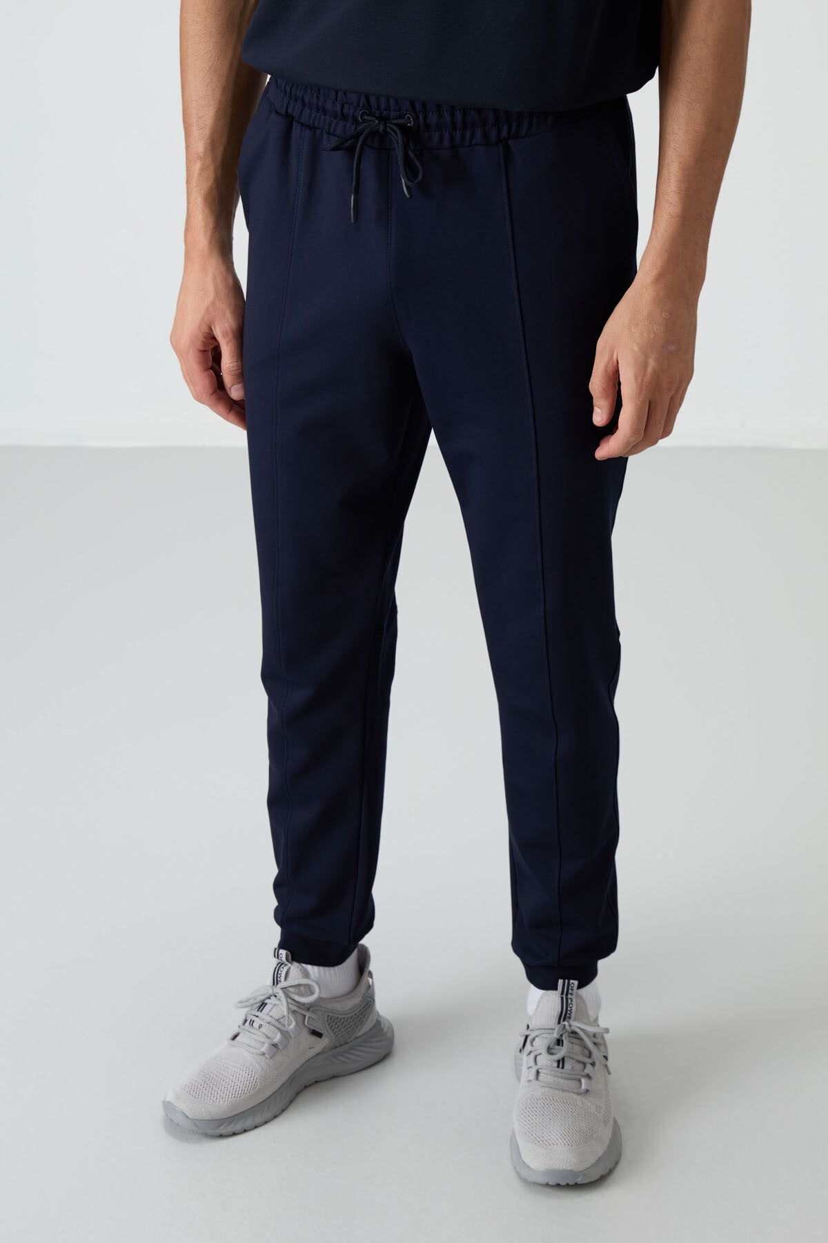 İndigo Pamuklu Yumuşak Dokulu Comfort Fit Nakışlı Erkek Jogger - 82123
