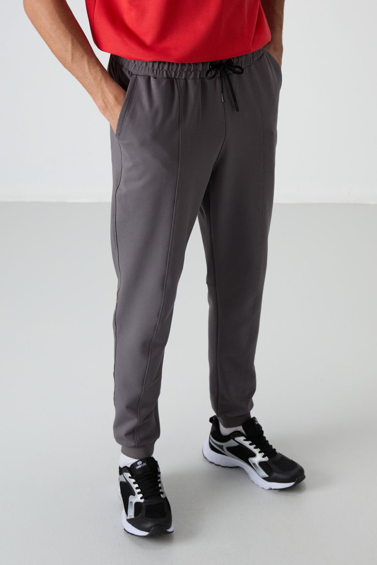 Koyu Gri Pamuklu Yumuşak Dokulu Comfort Fit Nakışlı Erkek Jogger - 82123