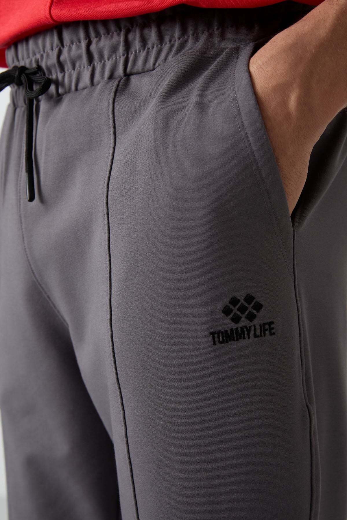 Koyu Gri Pamuklu Yumuşak Dokulu Comfort Fit Nakışlı Erkek Jogger - 82123