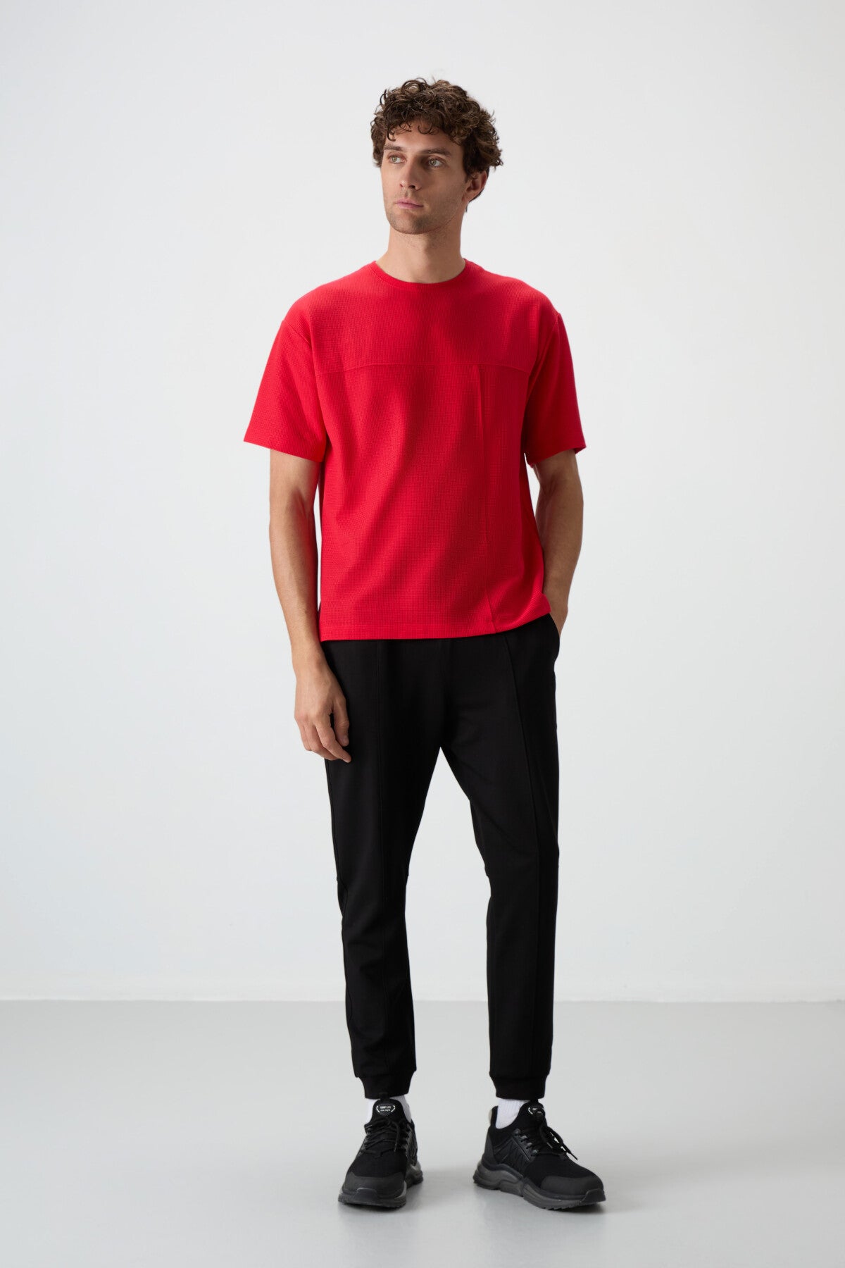 Siyah Pamuklu Yumuşak Dokulu Comfort Fit Nakışlı Erkek Jogger - 82123