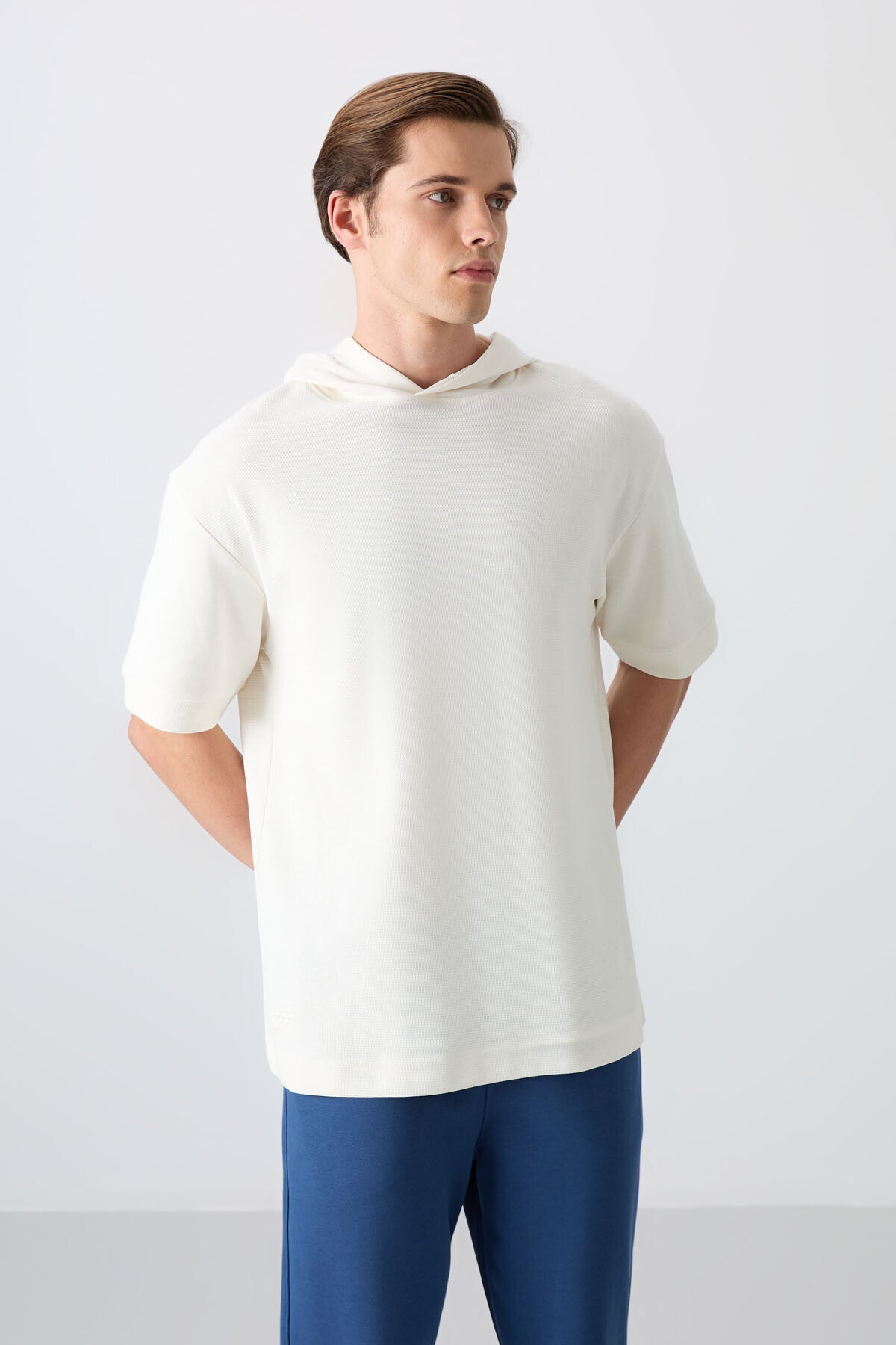Ekru Pamuklu Kalın Yüzeyi Dokulu Oversize Fit Basic Erkek T-Shirt - 88335