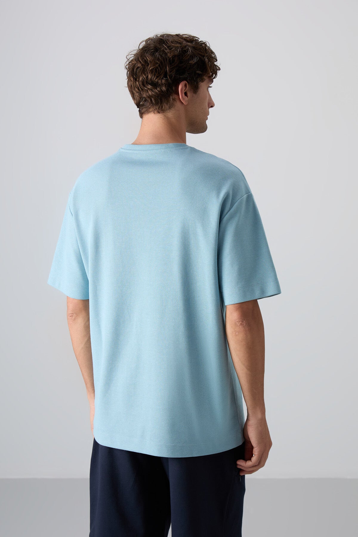 Açık Mavi Pamuklu Kalın Yüzeyi Dokulu Oversize Fit Baskılı Erkek T-Shirt - 88336