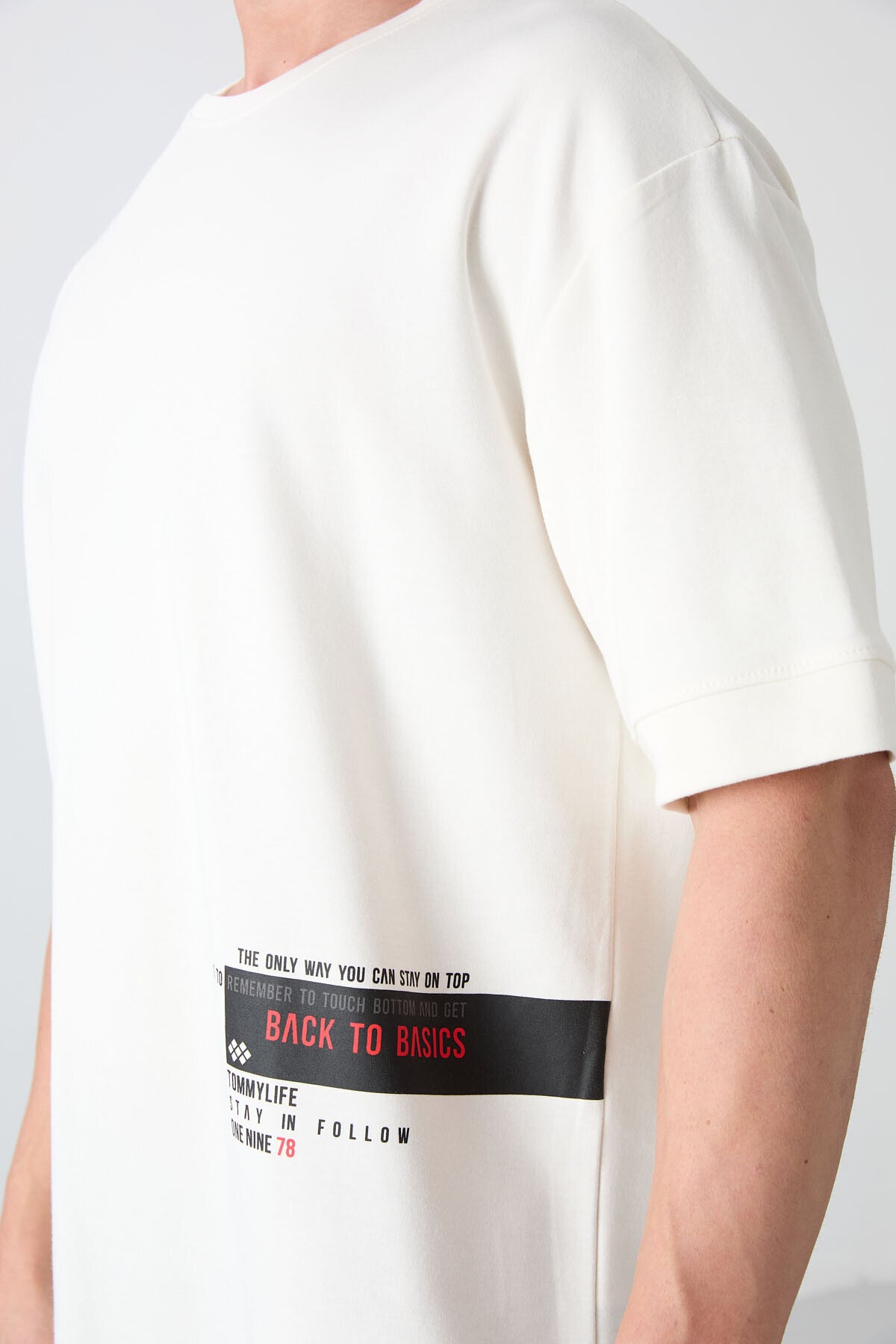 Ekru Pamuklu Kalın Yumuşak Dokulu Oversize Fit Baskılı Erkek T-Shirt - 88322