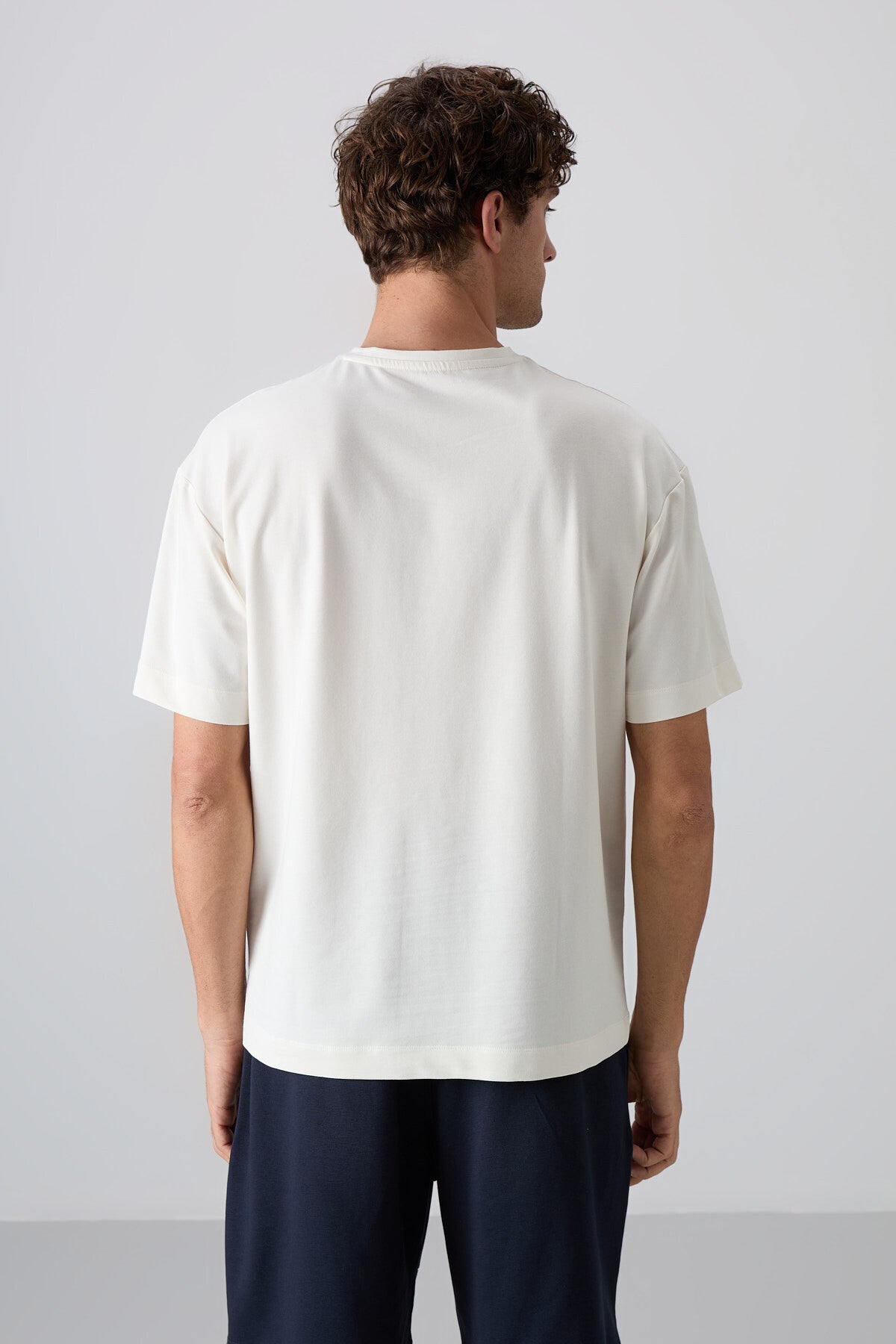 Ekru Pamuklu Kalın Yumuşak Dokulu Oversize Fit Baskılı Erkek T-Shirt - 88344