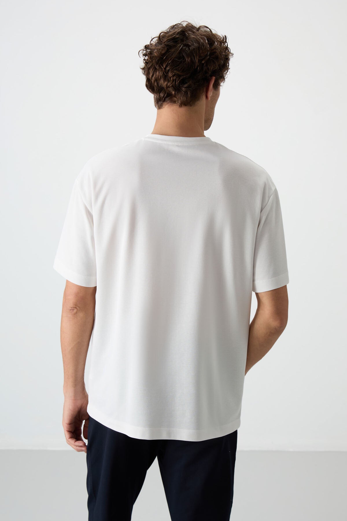 Ekru Pamuklu Kalın Yüzeyi Dokulu Oversize Fit  Baskılı Erkek T-Shirt - 88367
