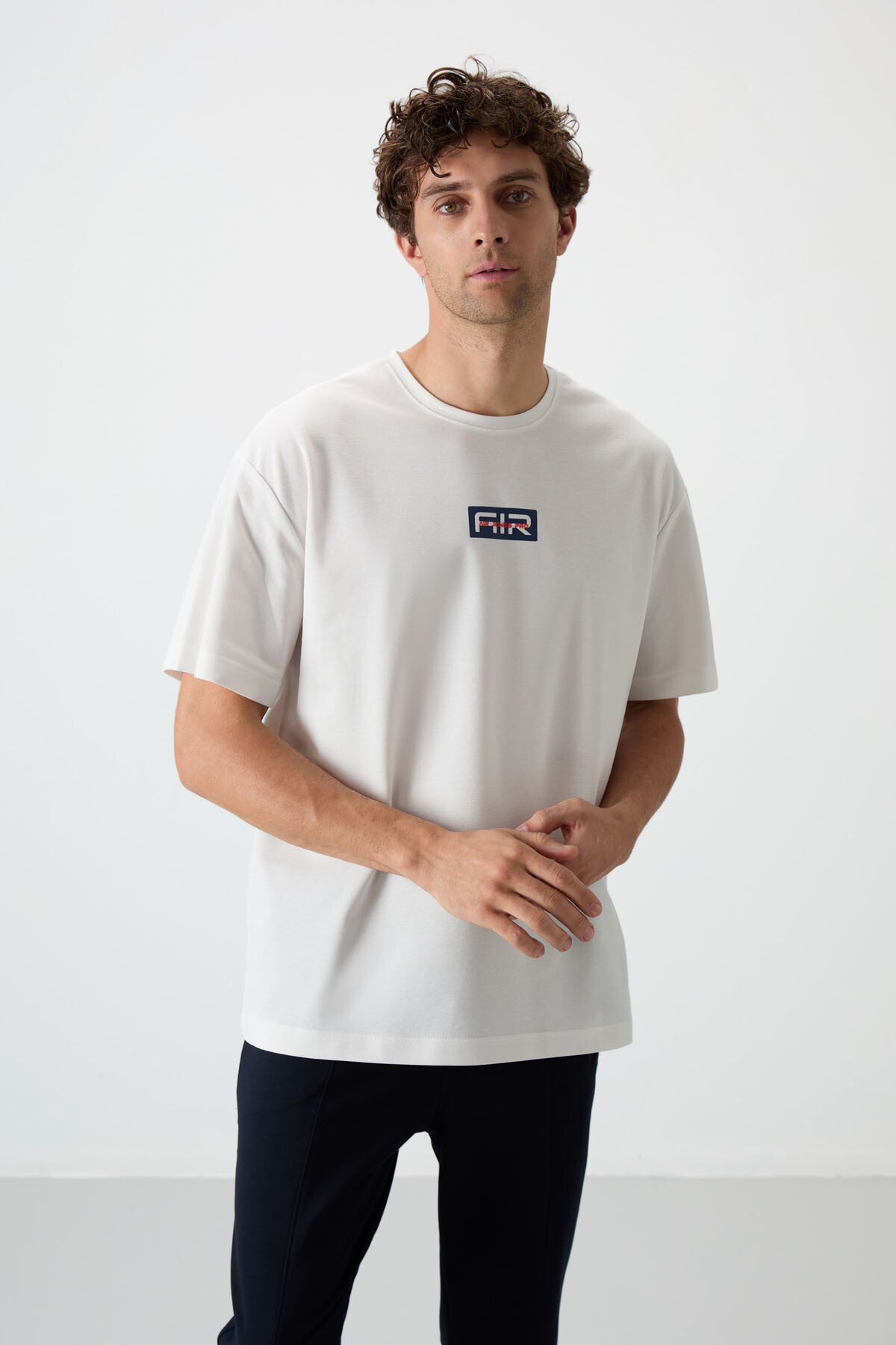 Ekru Pamuklu Kalın Yüzeyi Dokulu Oversize Fit  Baskılı Erkek T-Shirt - 88367