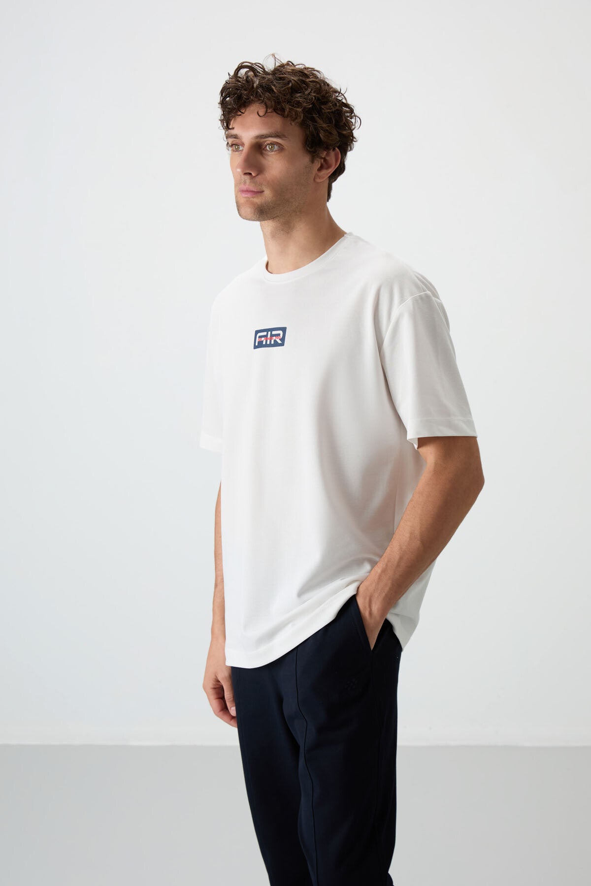 Ekru Pamuklu Kalın Yüzeyi Dokulu Oversize Fit  Baskılı Erkek T-Shirt - 88367