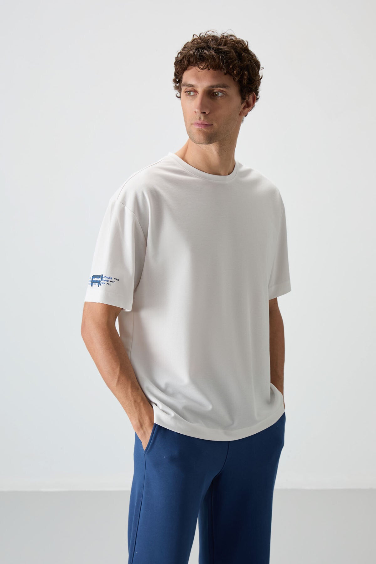 Ekru Pamuklu Kalın Yüzeyi Dokulu Oversize Fit  Baskılı Erkek T-Shirt - 88369