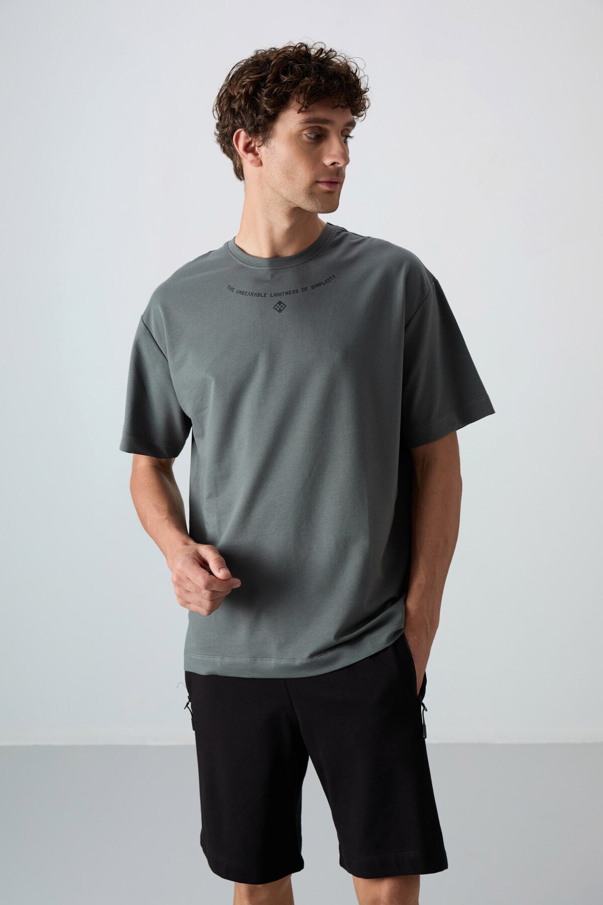 Haki Pamuklu Kalın Yumuşak Dokulu Oversize Fit Baskılı Erkek T-Shirt - 88343
