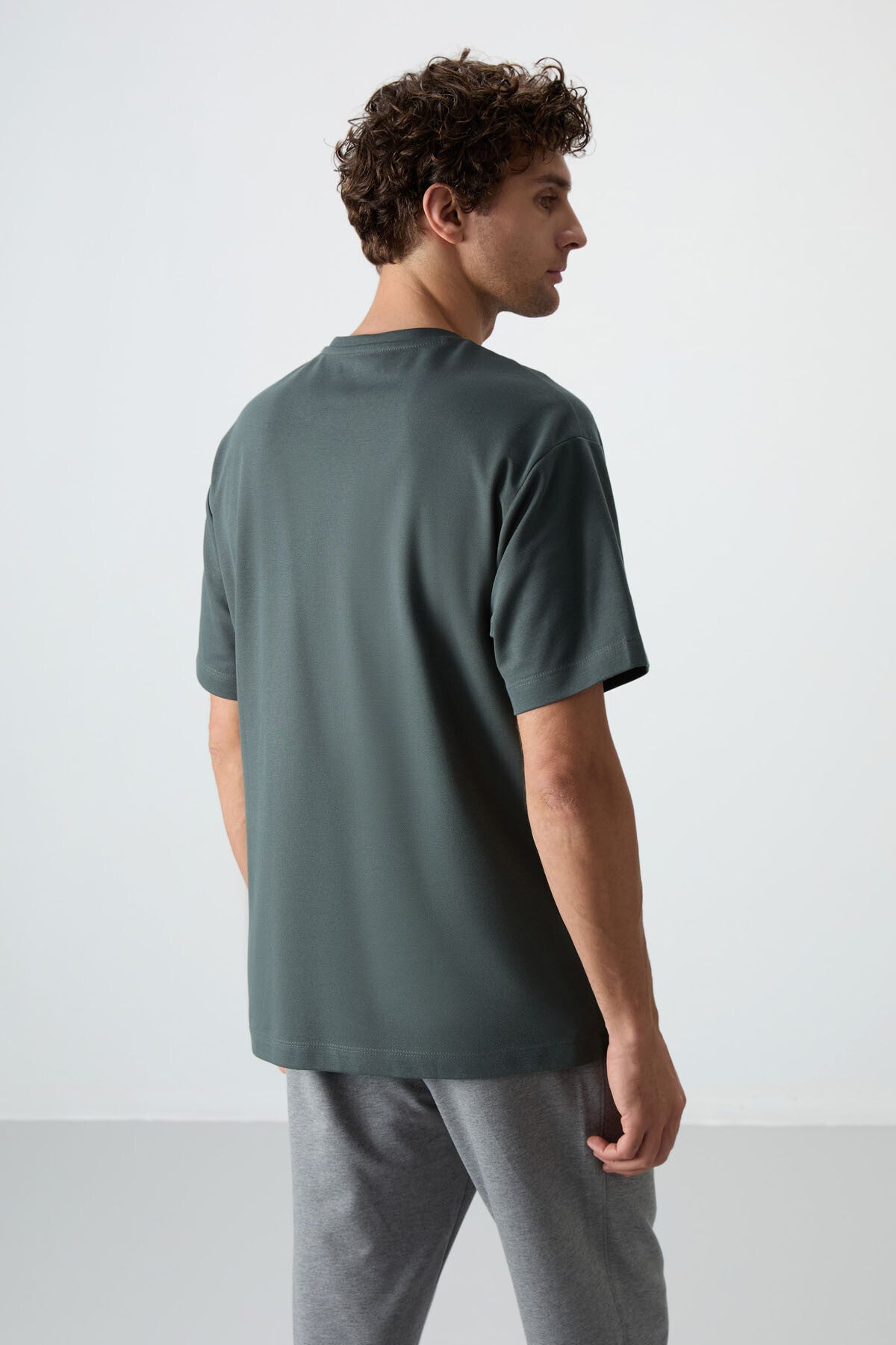 Haki Pamuklu Kalın Yüzeyi Dokulu Oversize Fit  Baskılı Erkek T-Shirt - 88370
