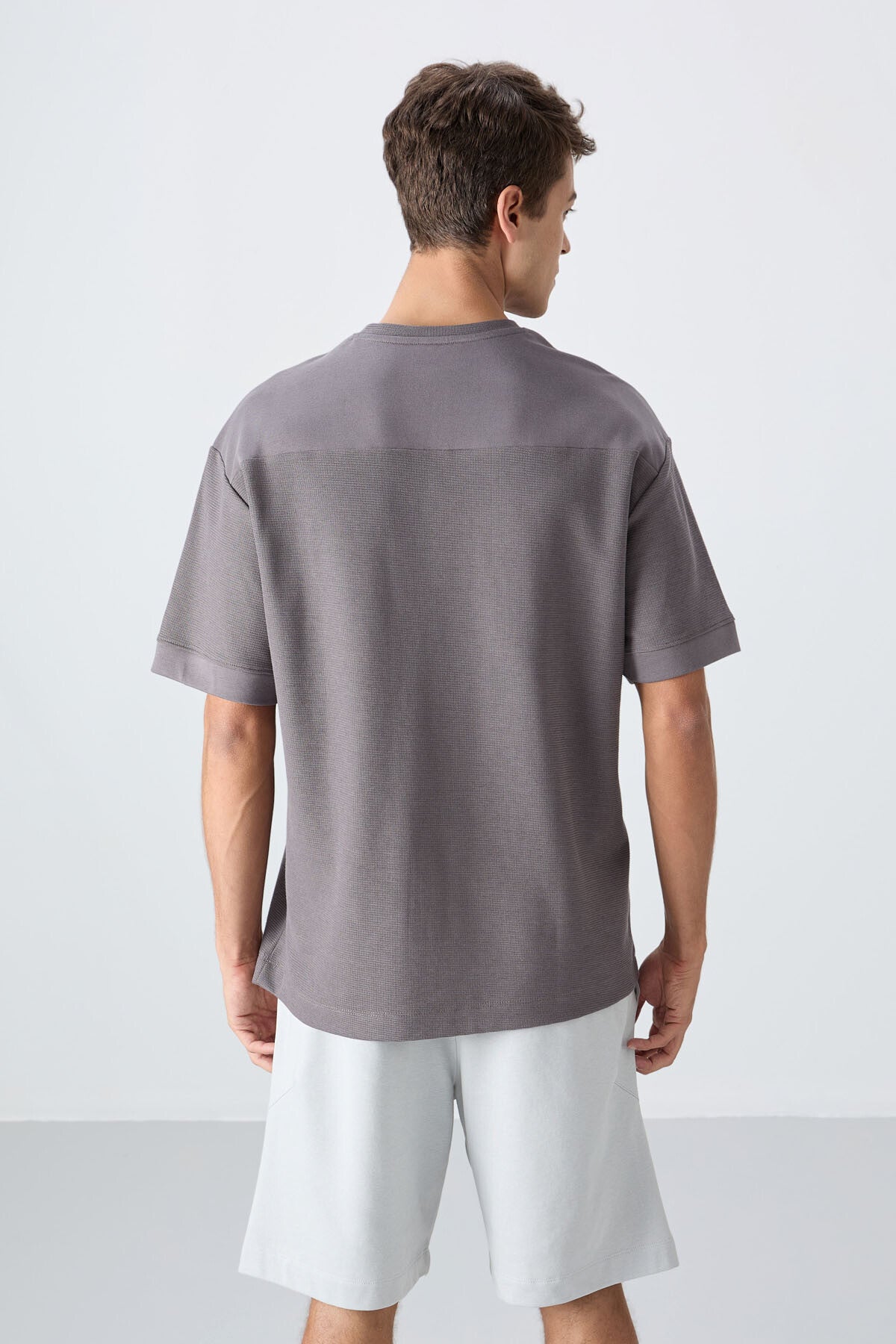 Koyu Gri Pamuklu Kalın Yüzeyi Dokulu Oversize Fit Basic Erkek T-Shirt - 88340