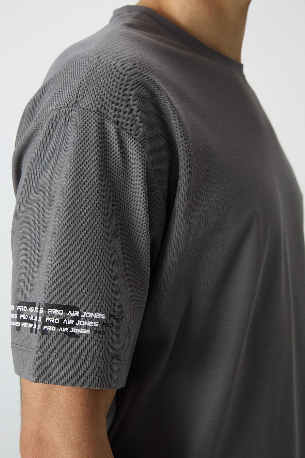 Koyu Gri Pamuklu Kalın Yüzeyi Dokulu Oversize Fit  Baskılı Erkek T-Shirt - 88369