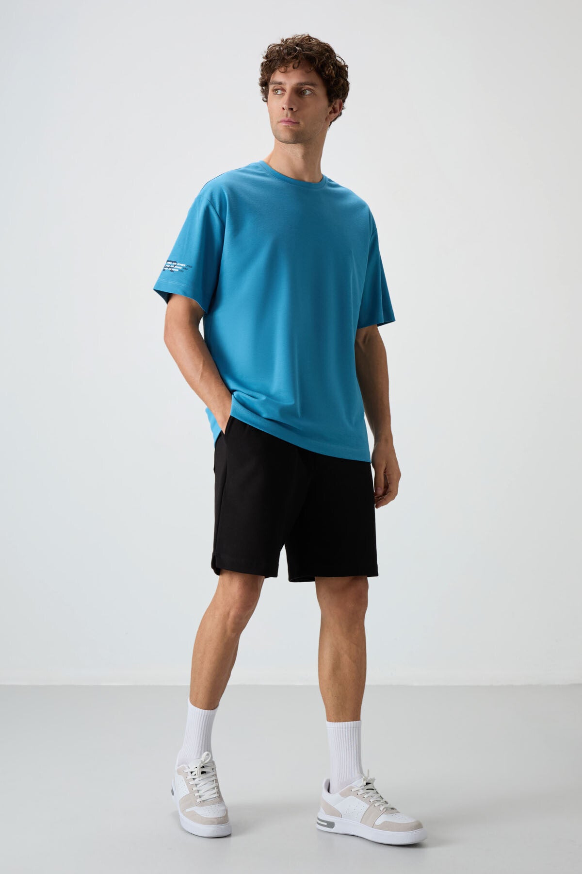 Petrol Mavi Pamuklu Kalın Yüzeyi Dokulu Oversize Fit  Baskılı Erkek T-Shirt - 88369