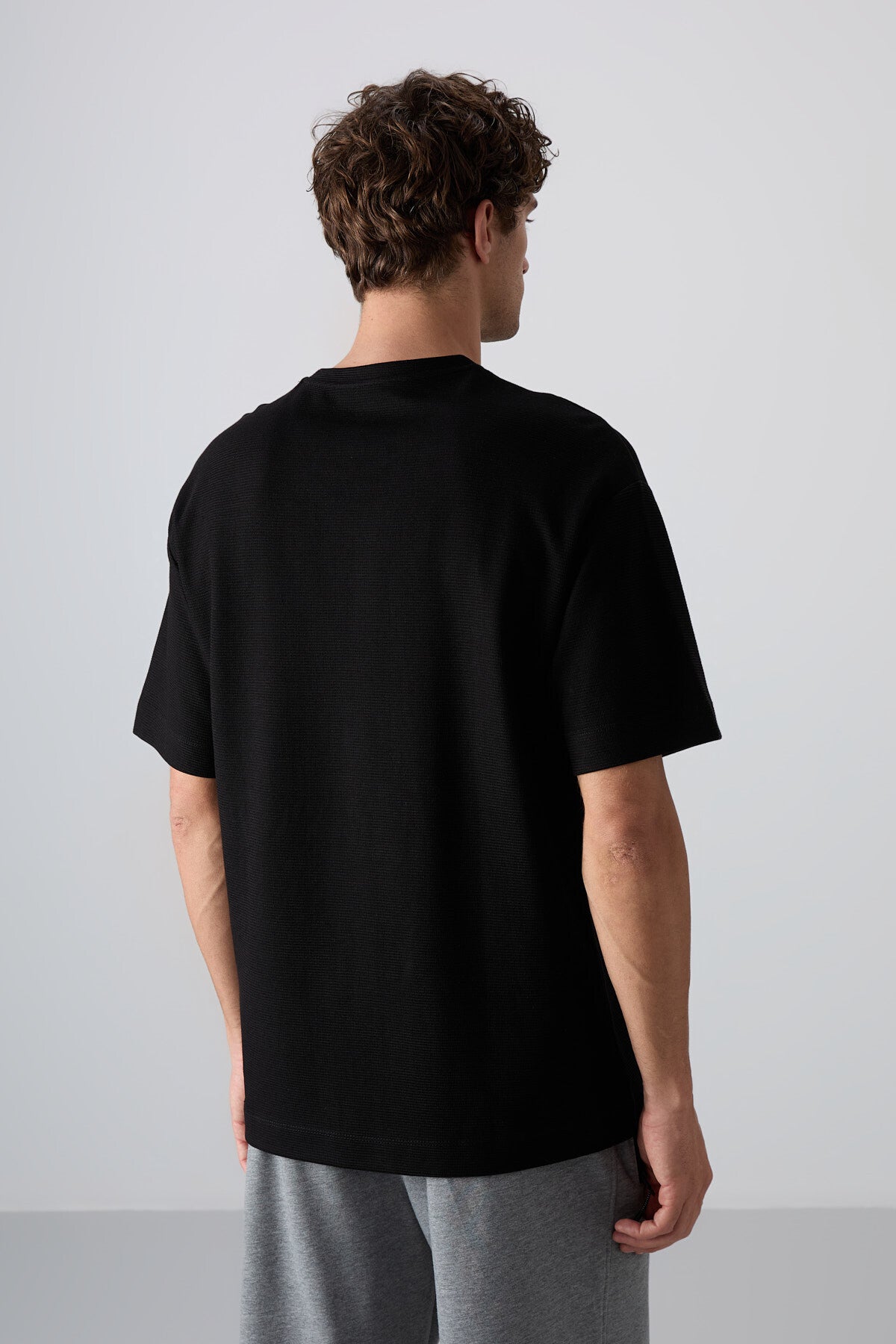 Siyah Pamuklu Kalın Yüzeyi Dokulu Oversize Fit Basic Erkek T-Shirt - 88341